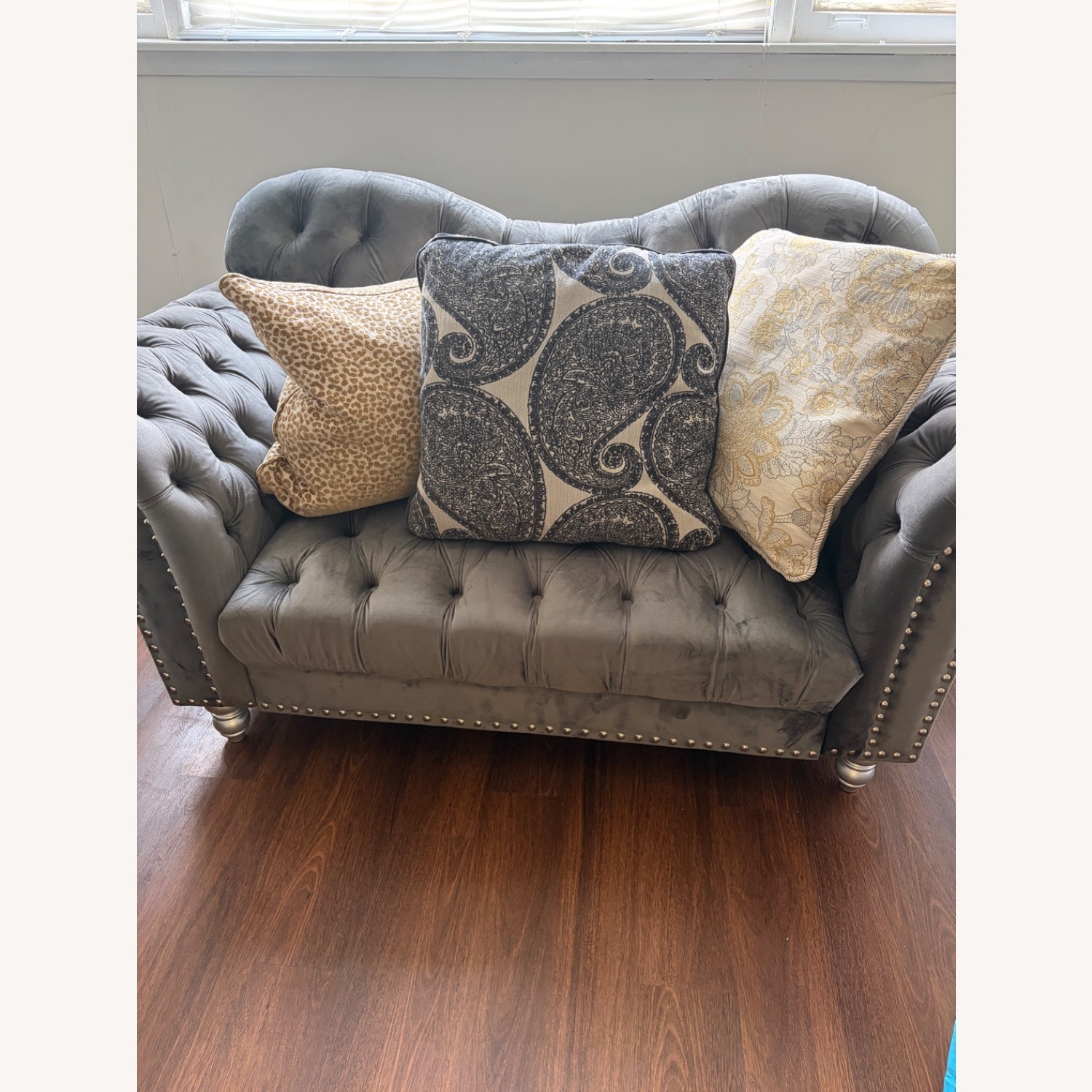 Morden Fort Velvet Chesterfield Lovesaet - image-3