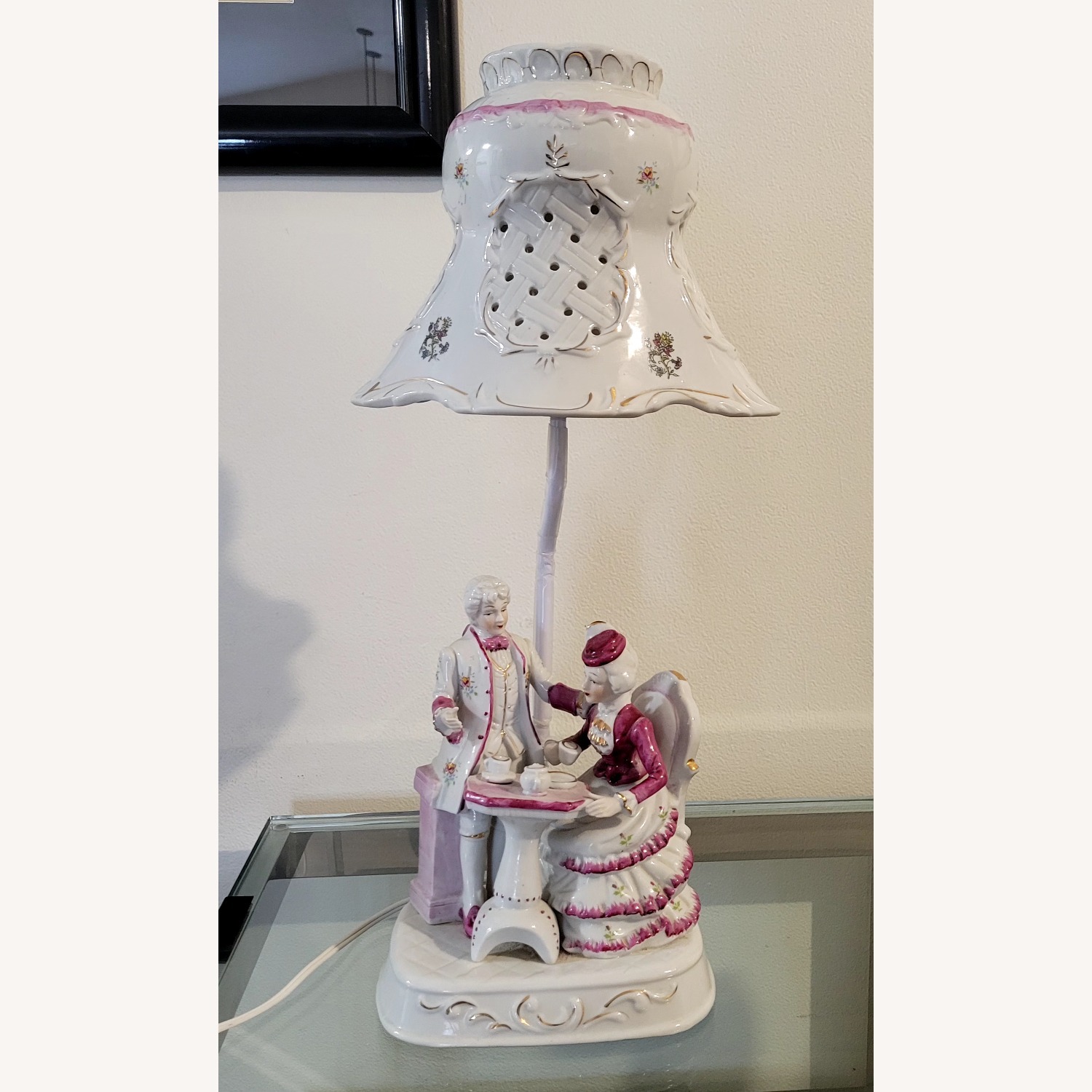 Vintage/Antique Finds Porcelain Décor - image-1