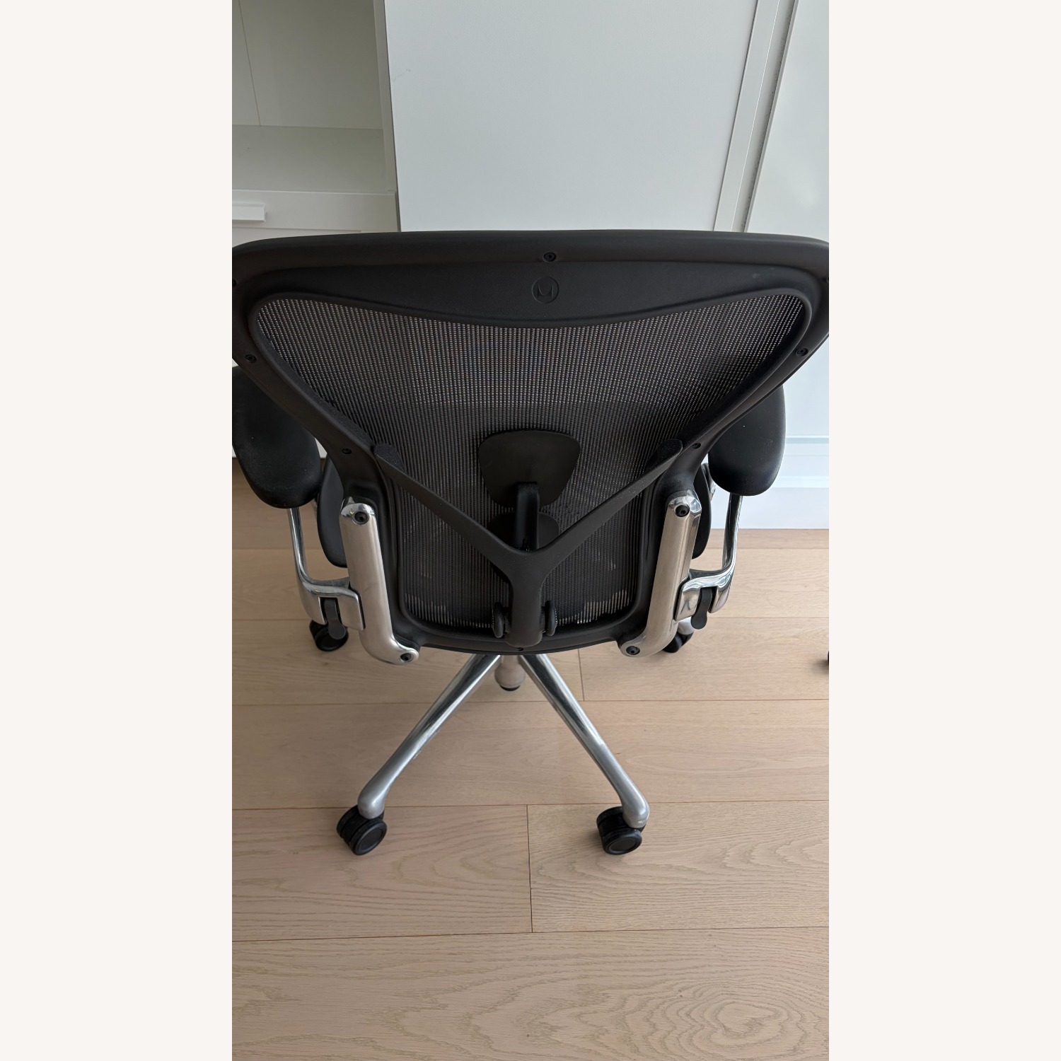 Herman Miller Aeron Chair - image-4