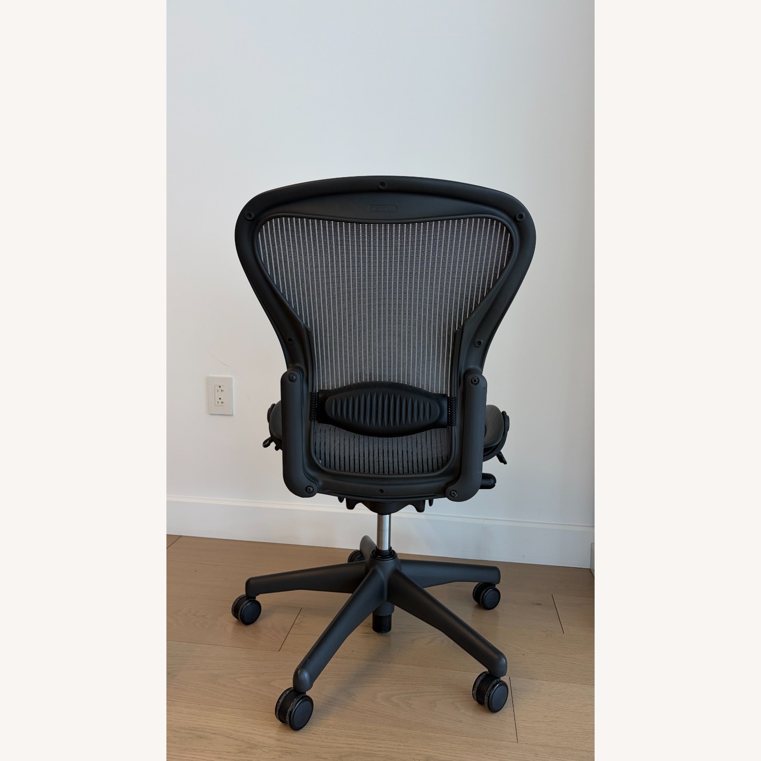 Herman Miller Aeron Chair - image-3