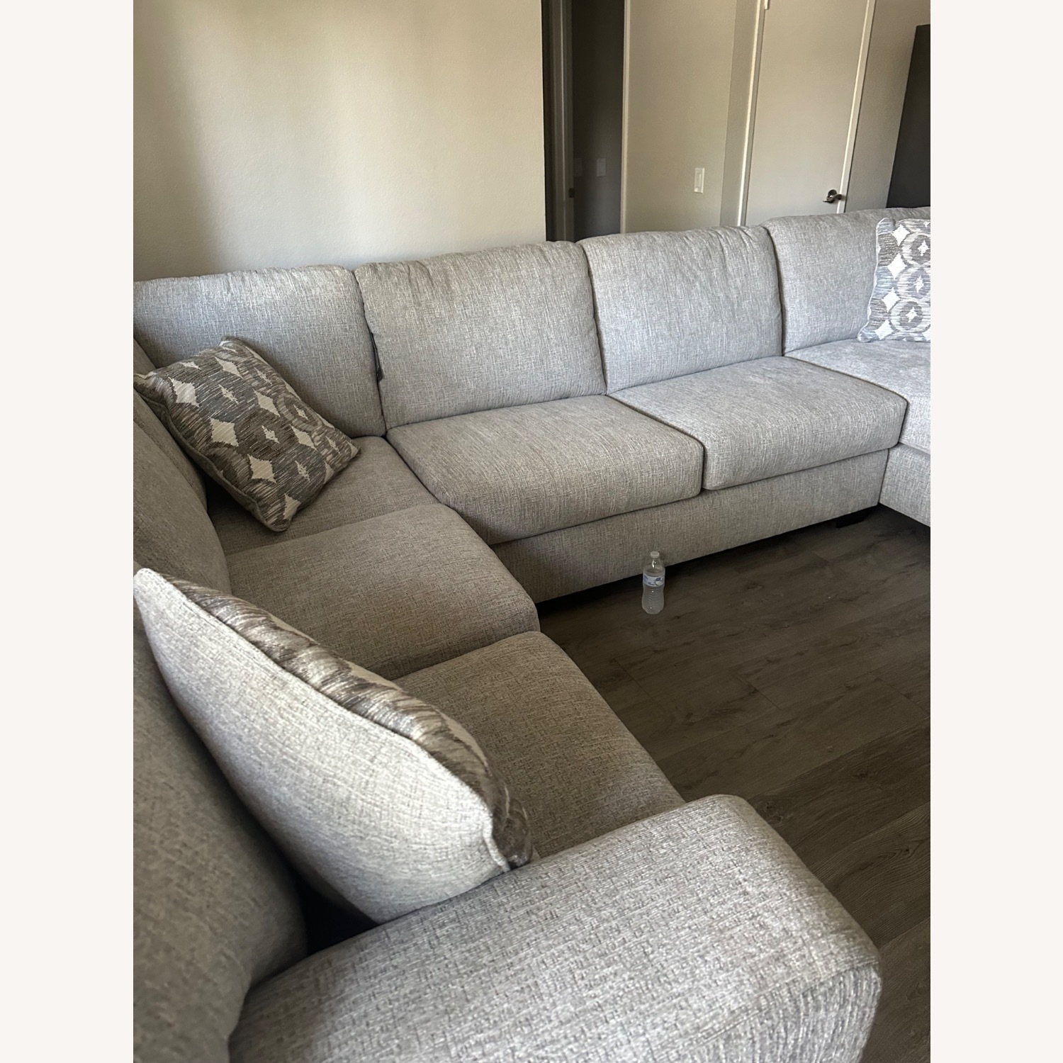 Ashley Furniture Rodington Light Gray 3+ Piece Sectional - image-4