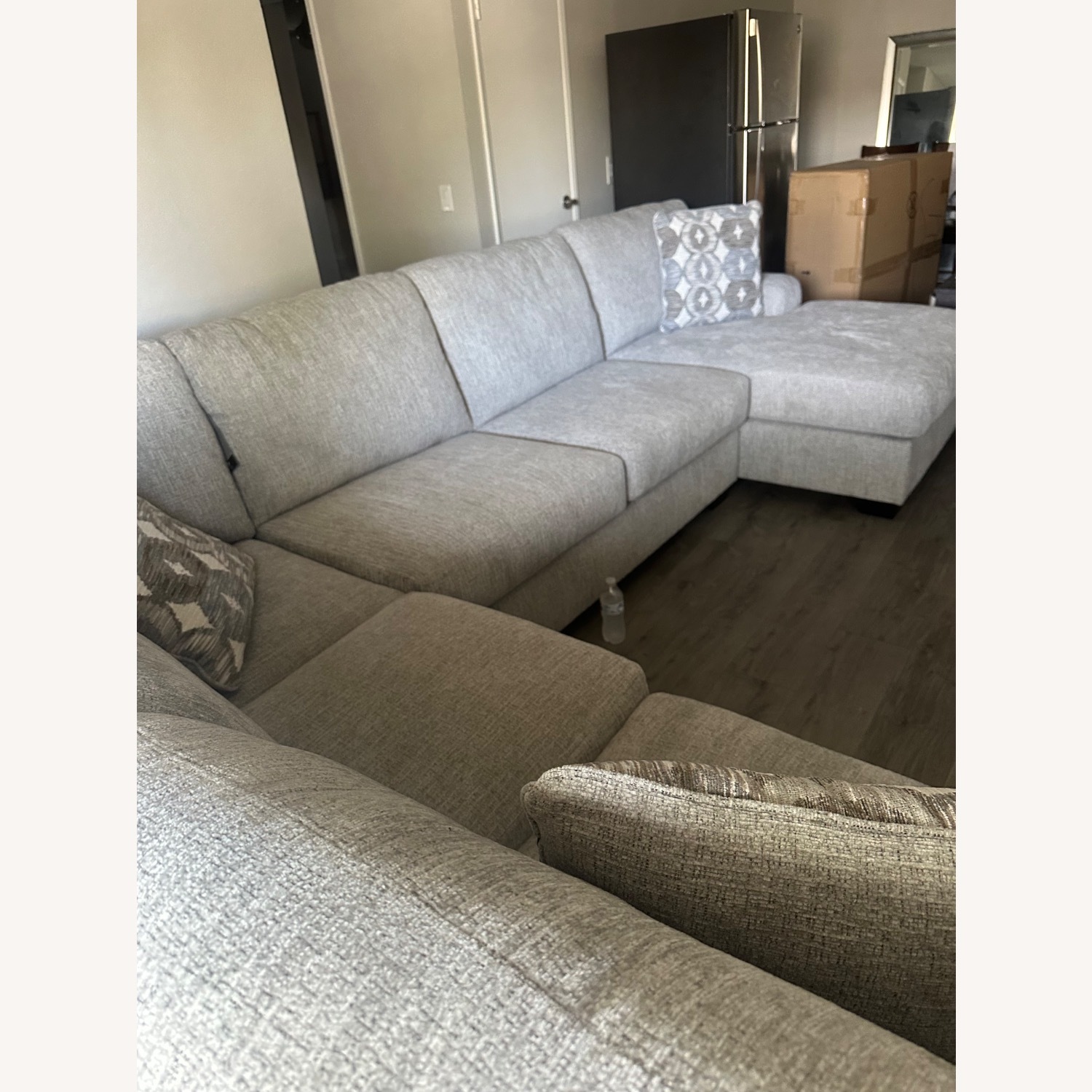 Ashley Furniture Rodington Light Gray 3+ Piece Sectional - image-5