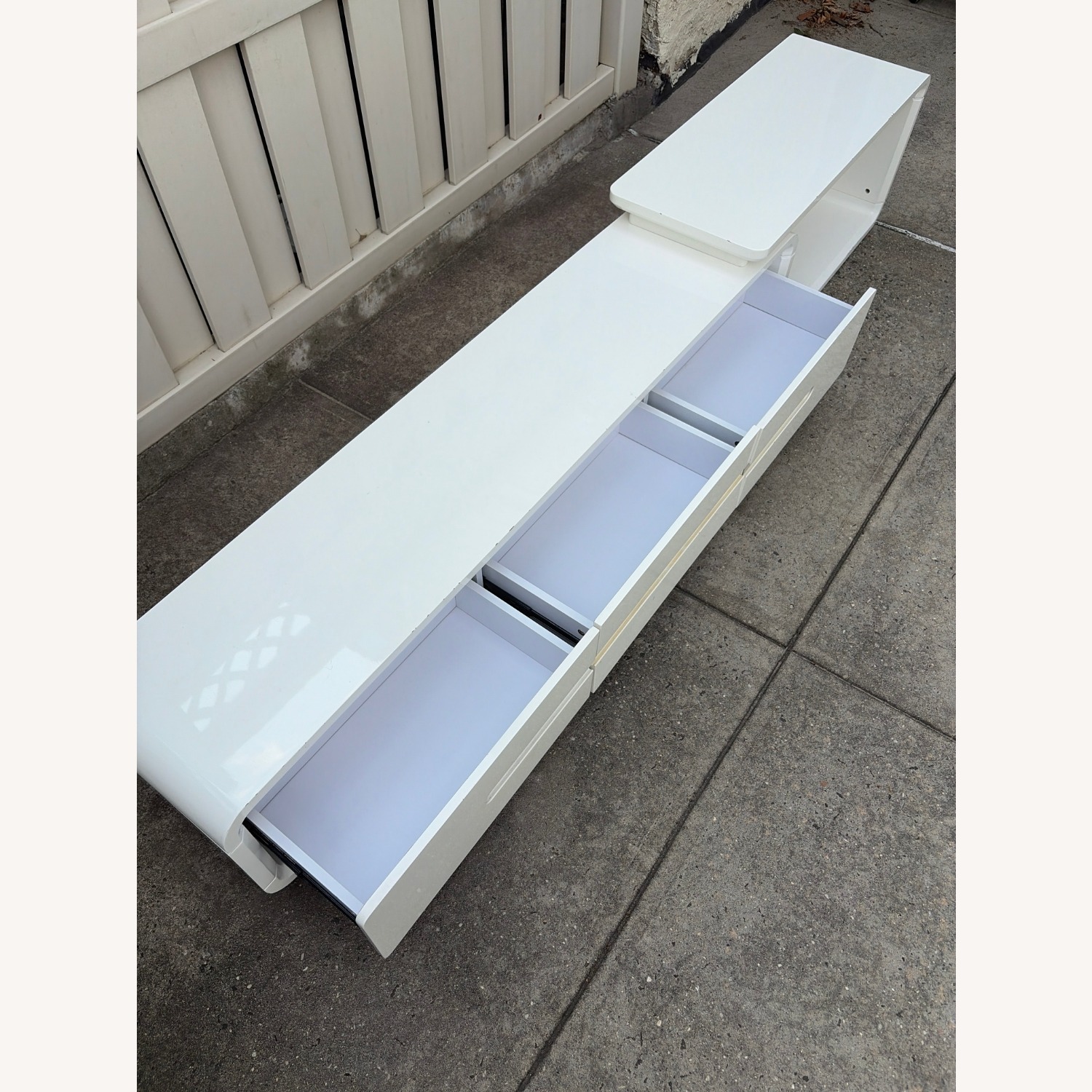 Modern White Extendable TV Stand (Gloss Finish) - image-10