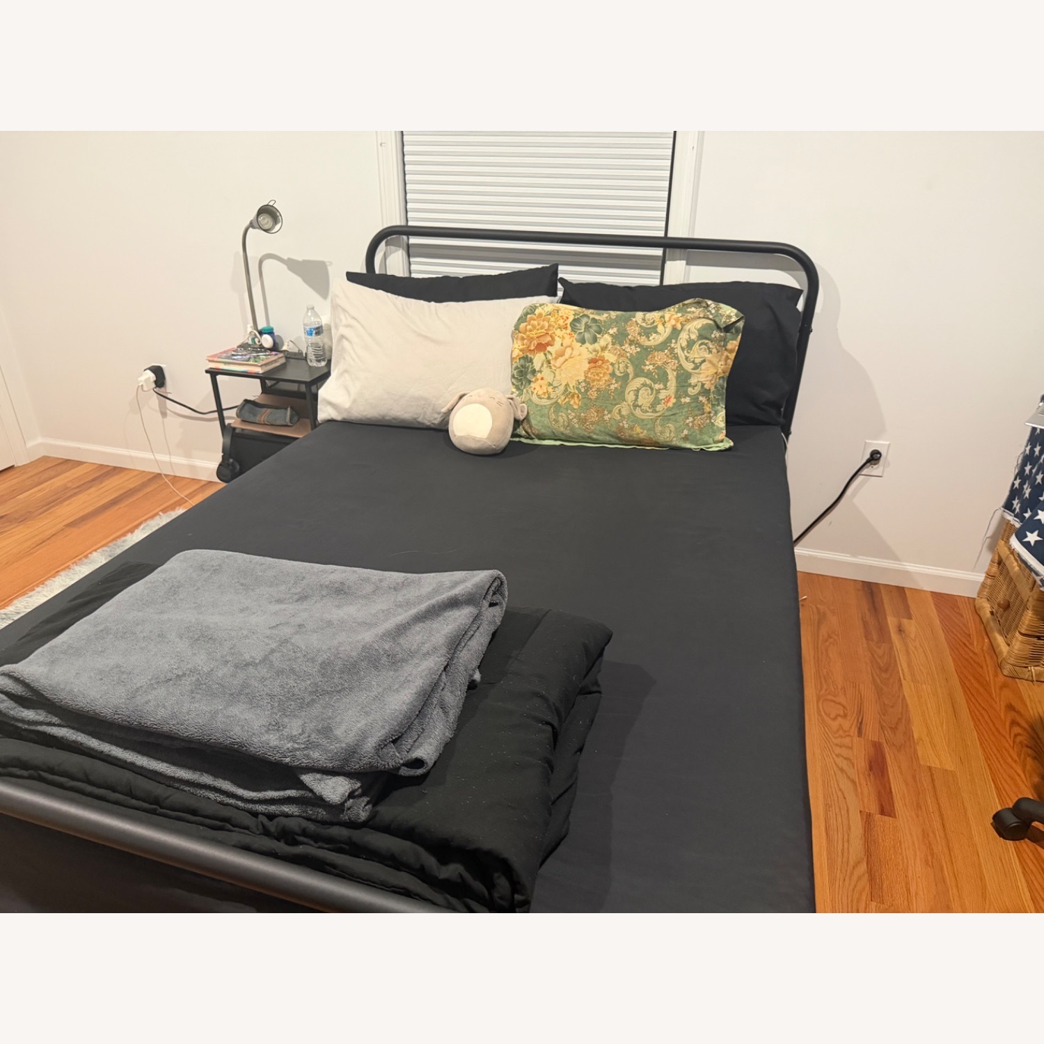 Black Metal Full Bed - image-3