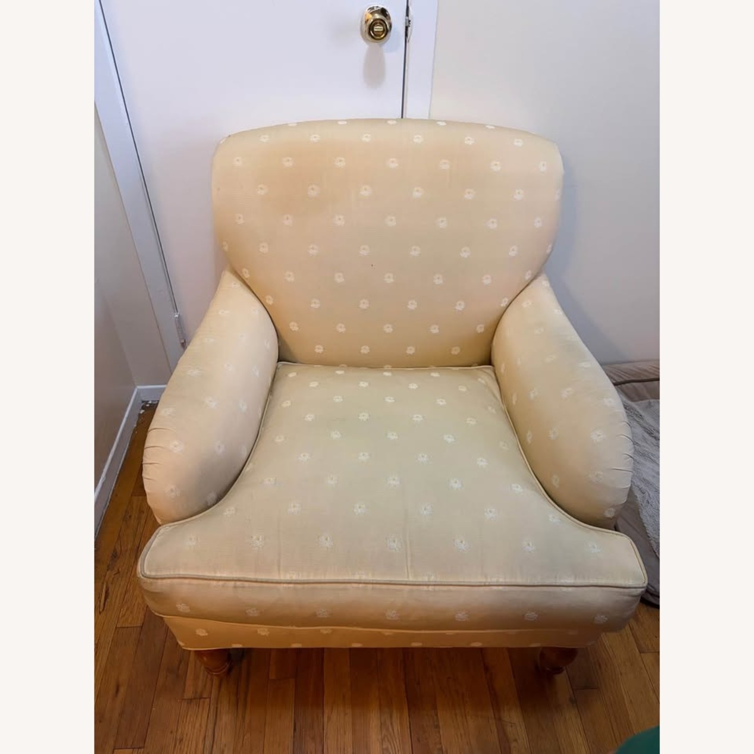 Vintage/Antique Finds Yellow Armchair - image-5