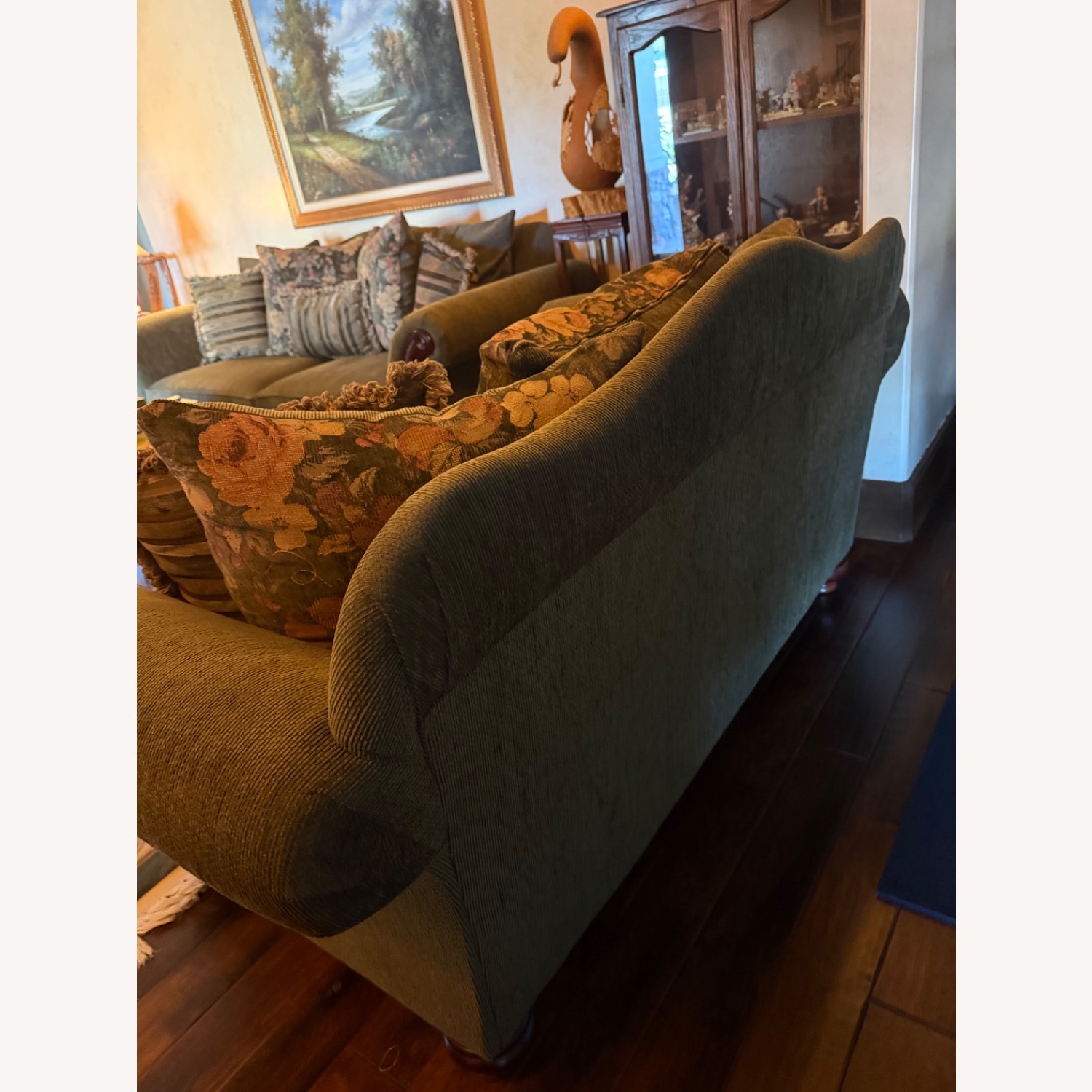 Vintage Traditional Sofa - image-2
