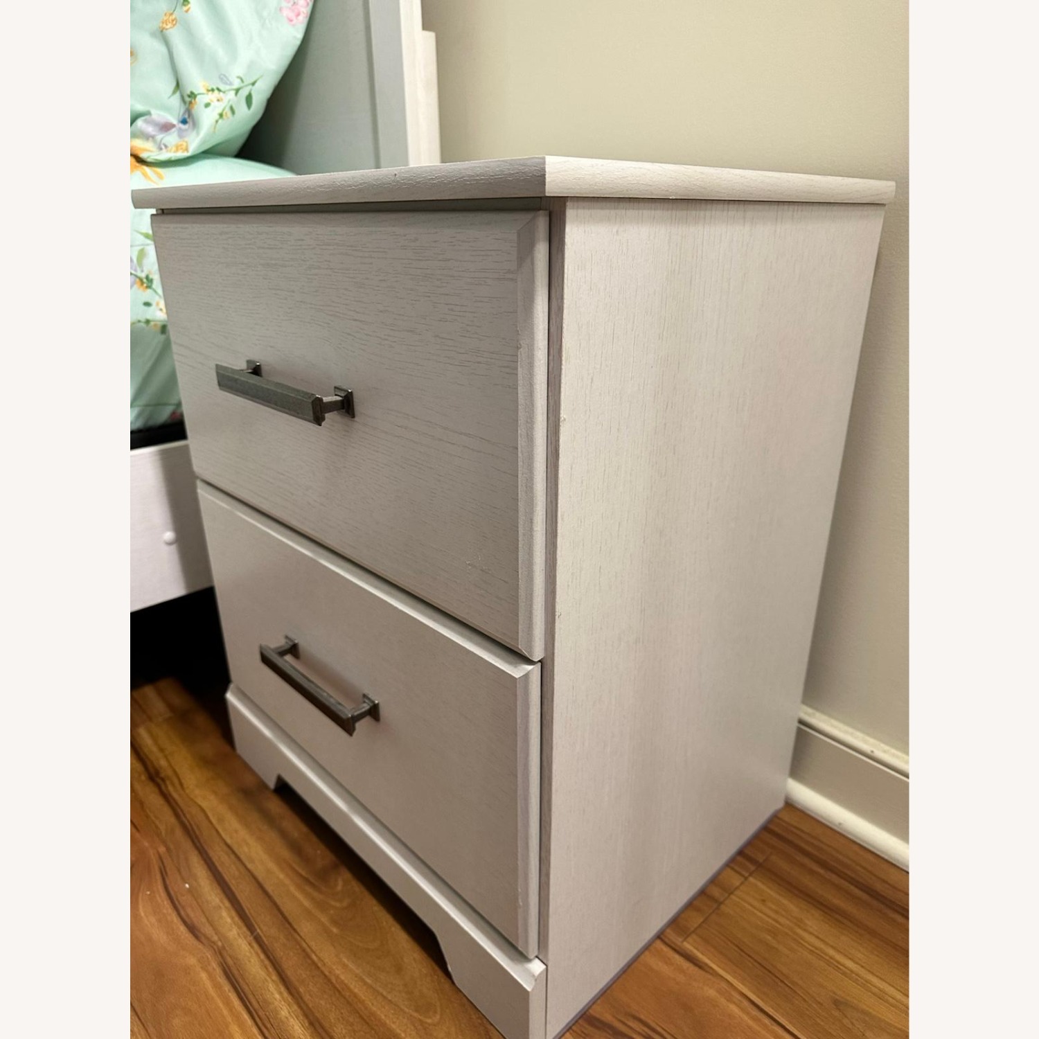 Ashley Furniture Stelsie 21" 2 Drawer Nightstand - image-3