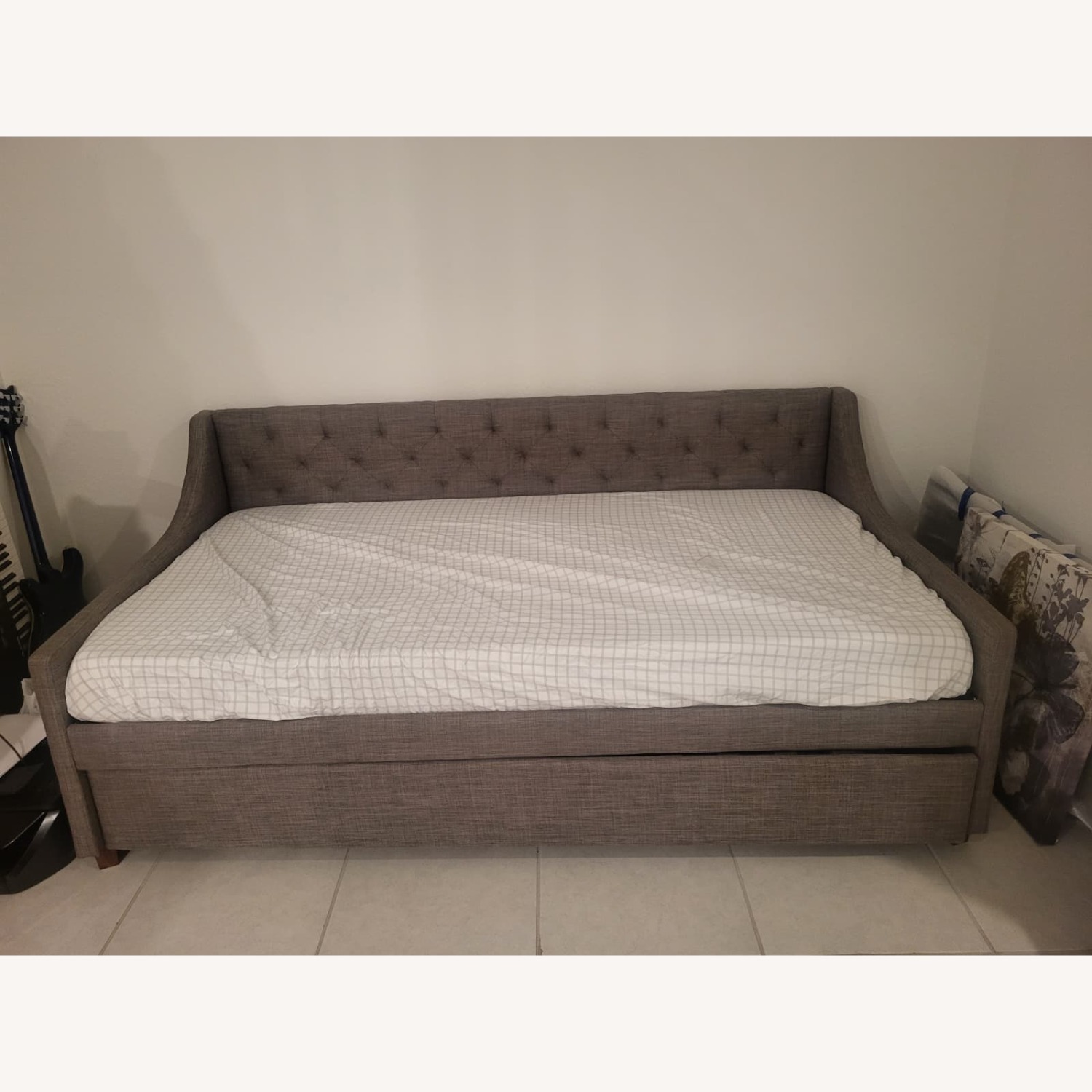 Cozy Daybed - image-3