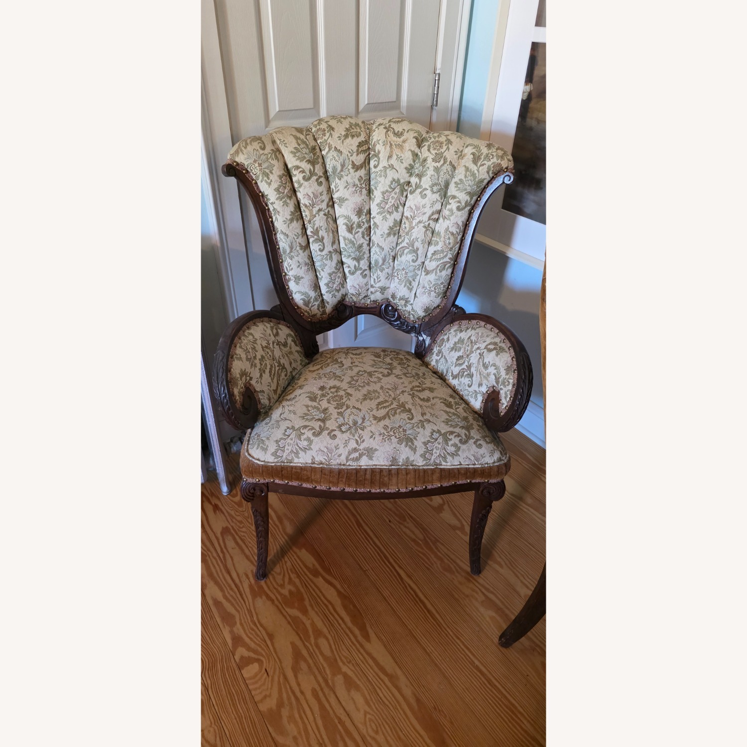 Vintage/Antique Finds Armchair - image-8
