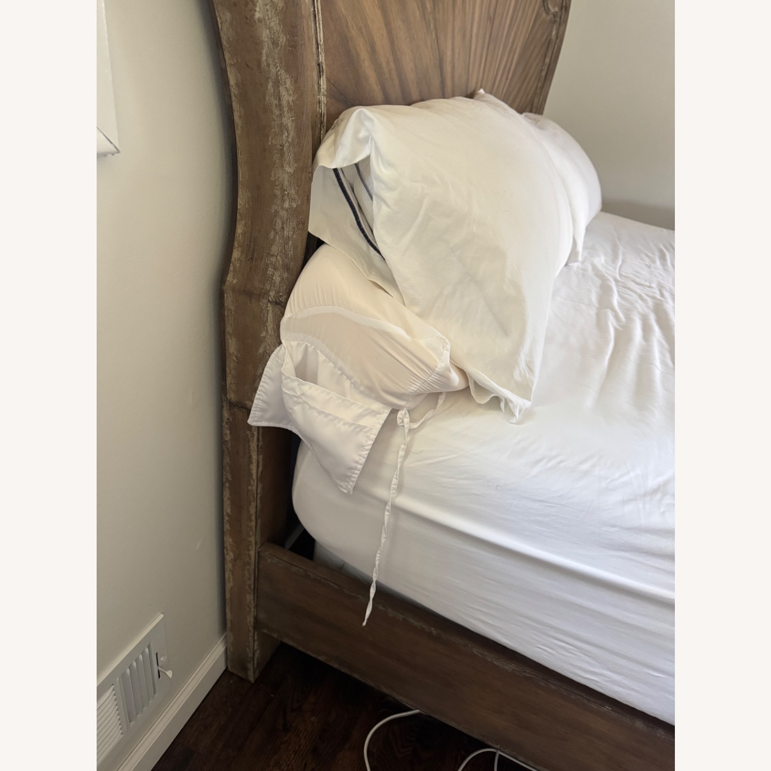 Hooker Furniture Chatelet King Bed - image-3