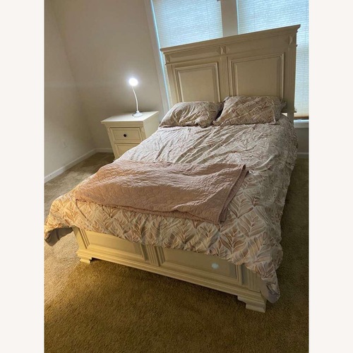Used White Wood Full Bed for sale on AptDeco
