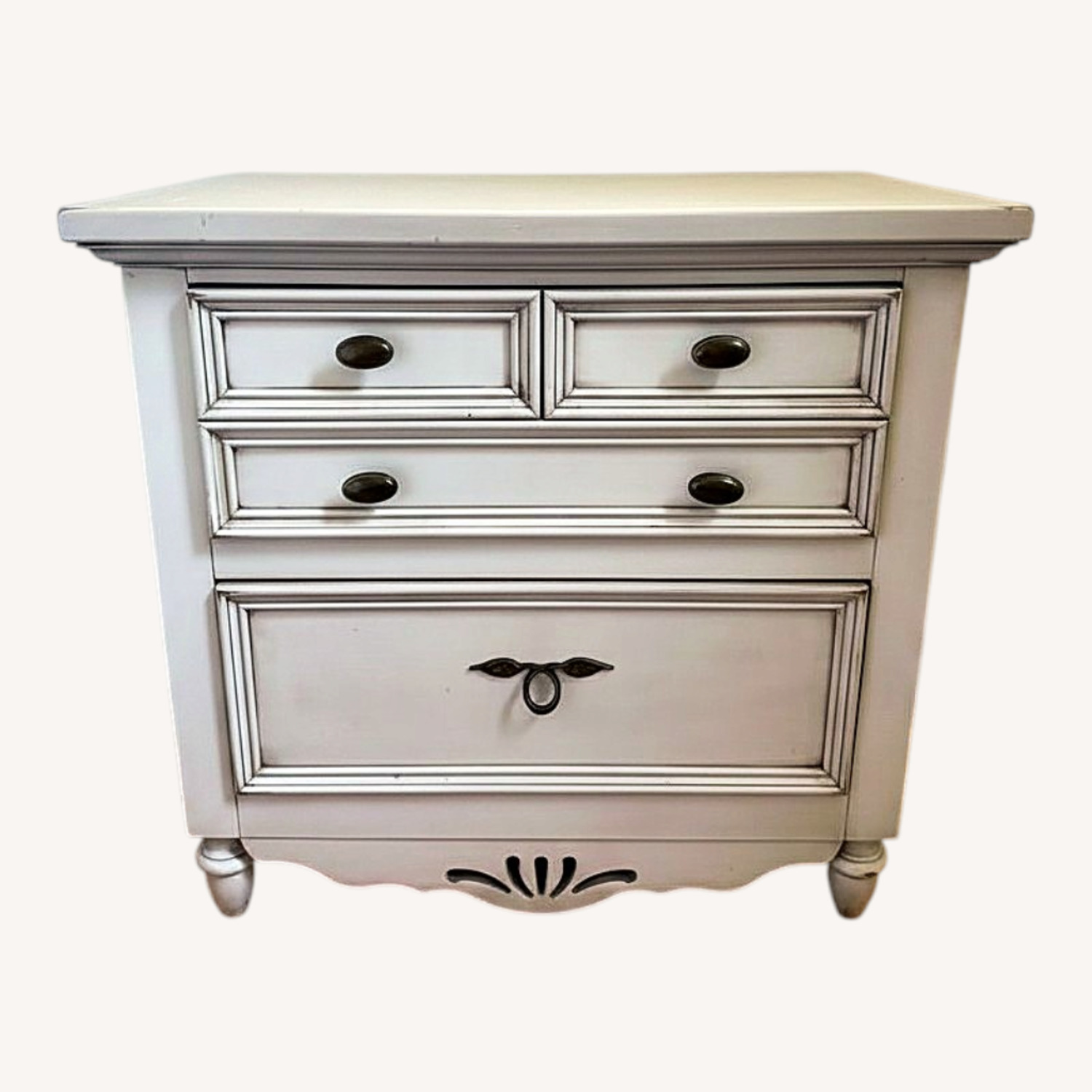 Nightstand - image-0