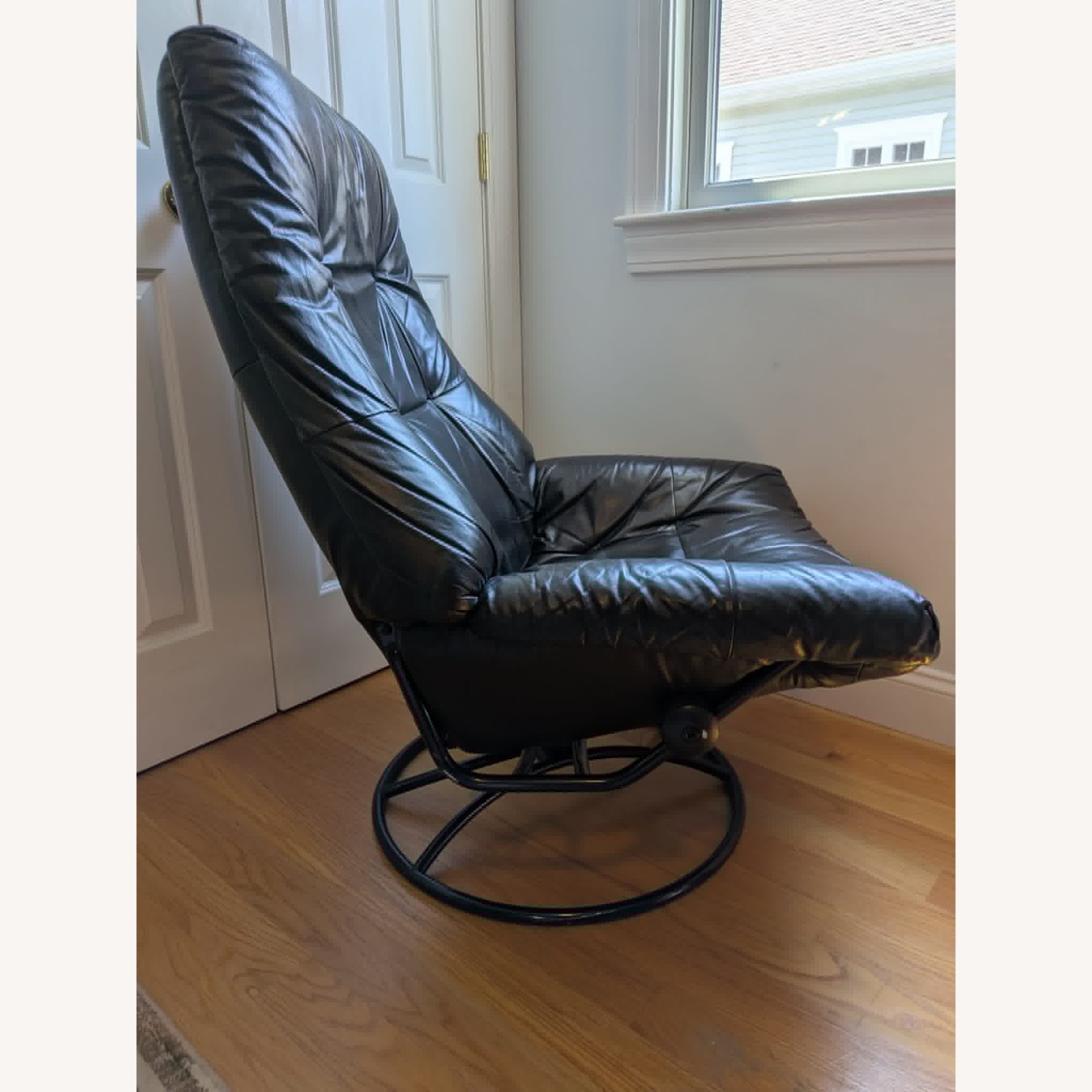 Vintage 1980s Stressless Recliner & Ottoman - image-6