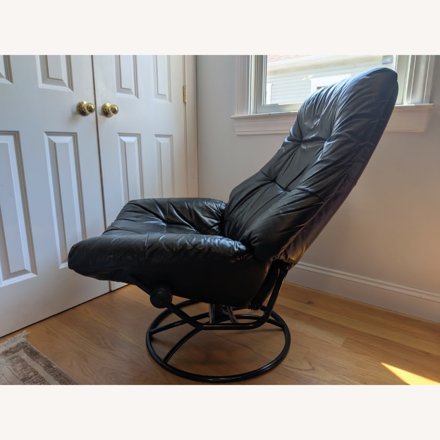 Vintage 1980s Stressless Recliner & Ottoman - image-4