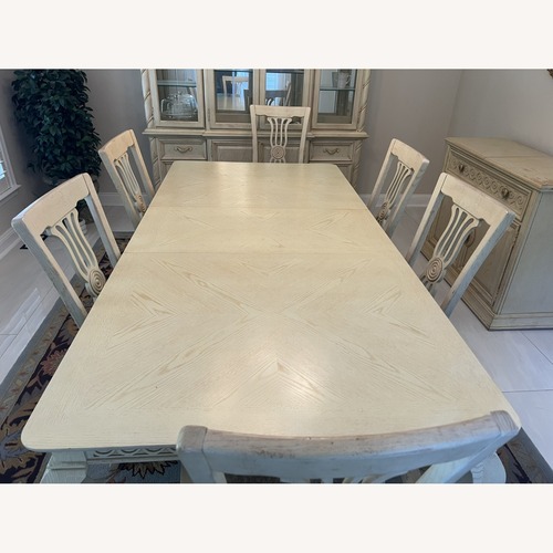 Used Thomasville Furniture Industries Dining Table for sale on AptDeco