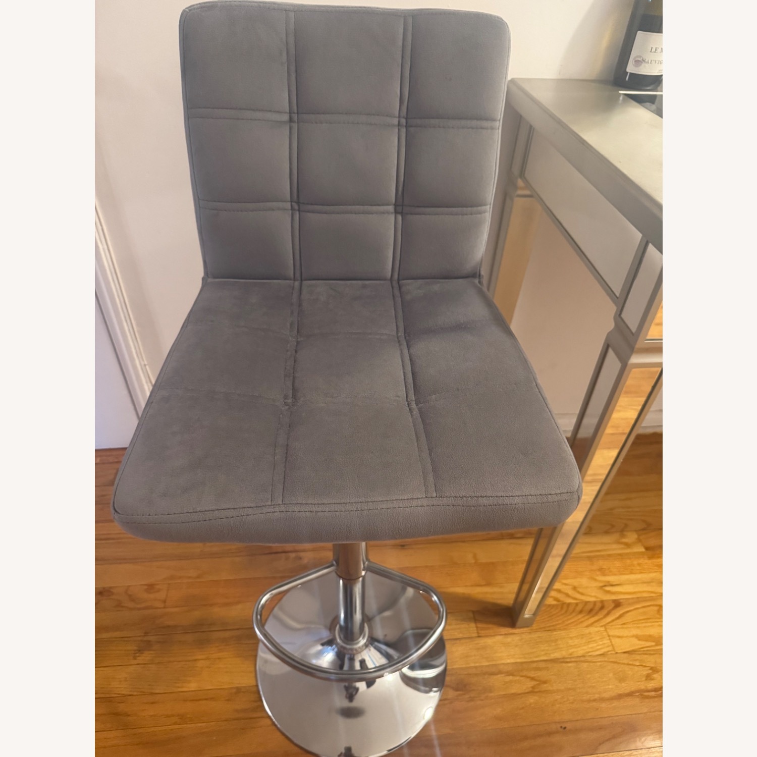Transparent Glass Top Bar with 2 Grey Barstools - image-4