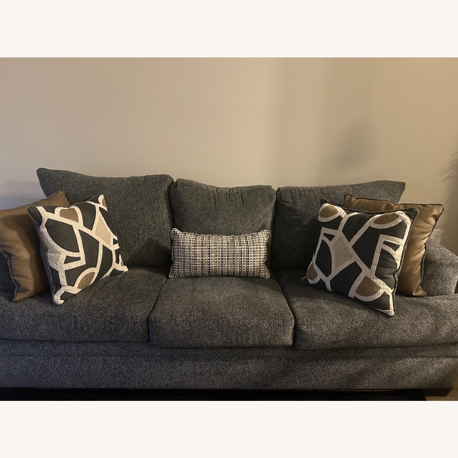 Couch  - image-3
