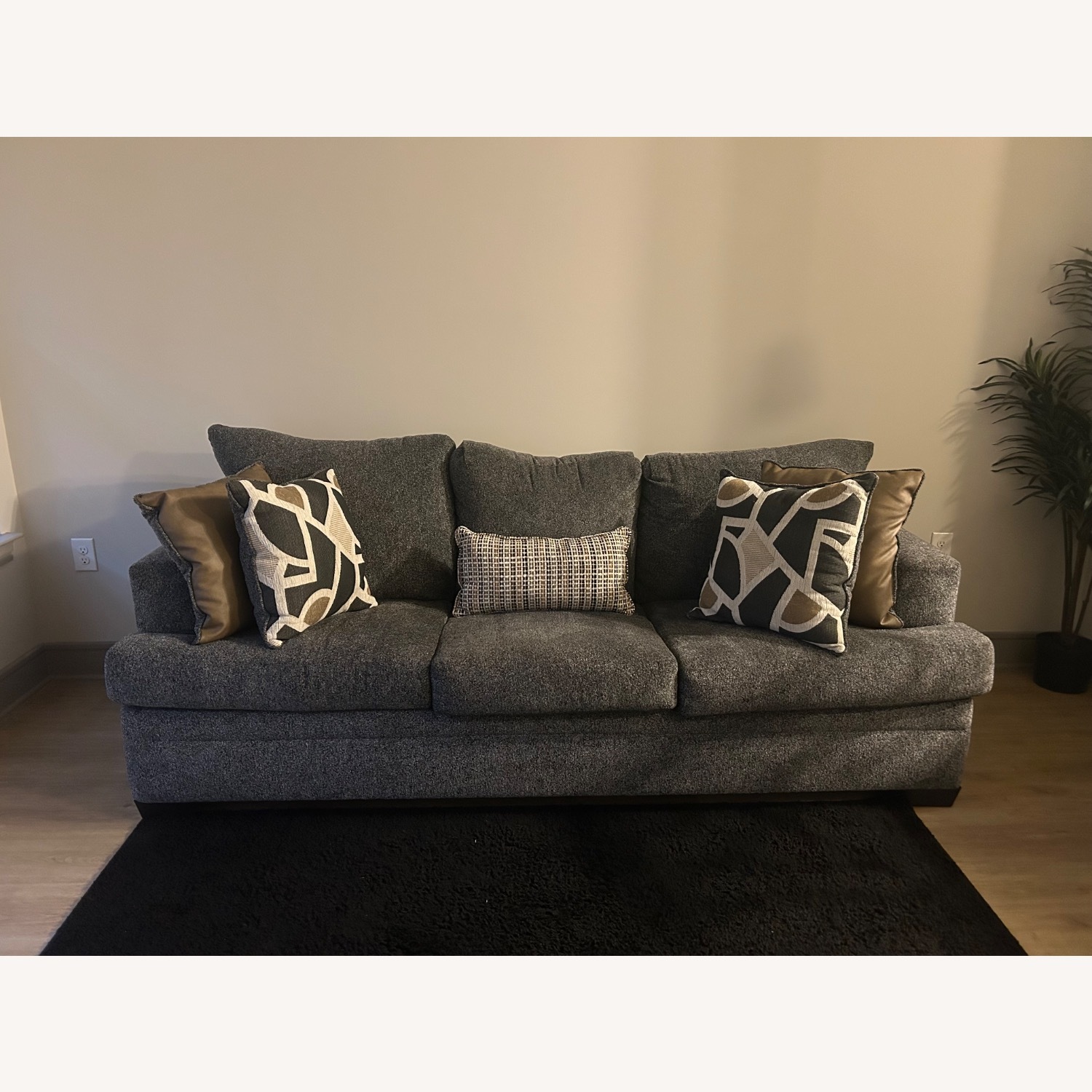 Couch  - image-2