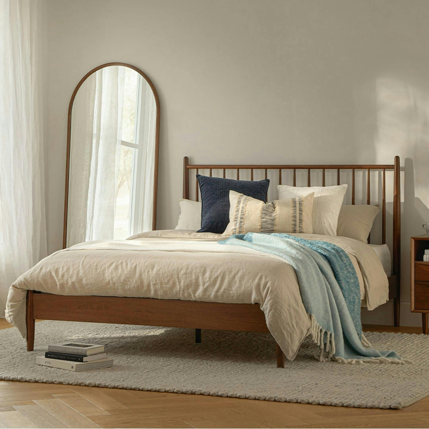 Article Lenia Wood Queen Bed - image-1