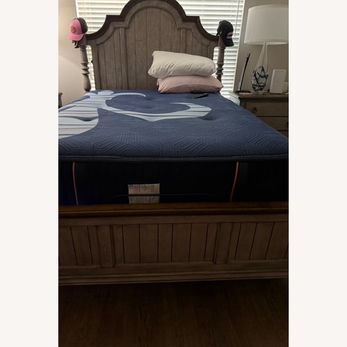 Used Gallery Furniture Wood Queen Bed for sale on AptDeco