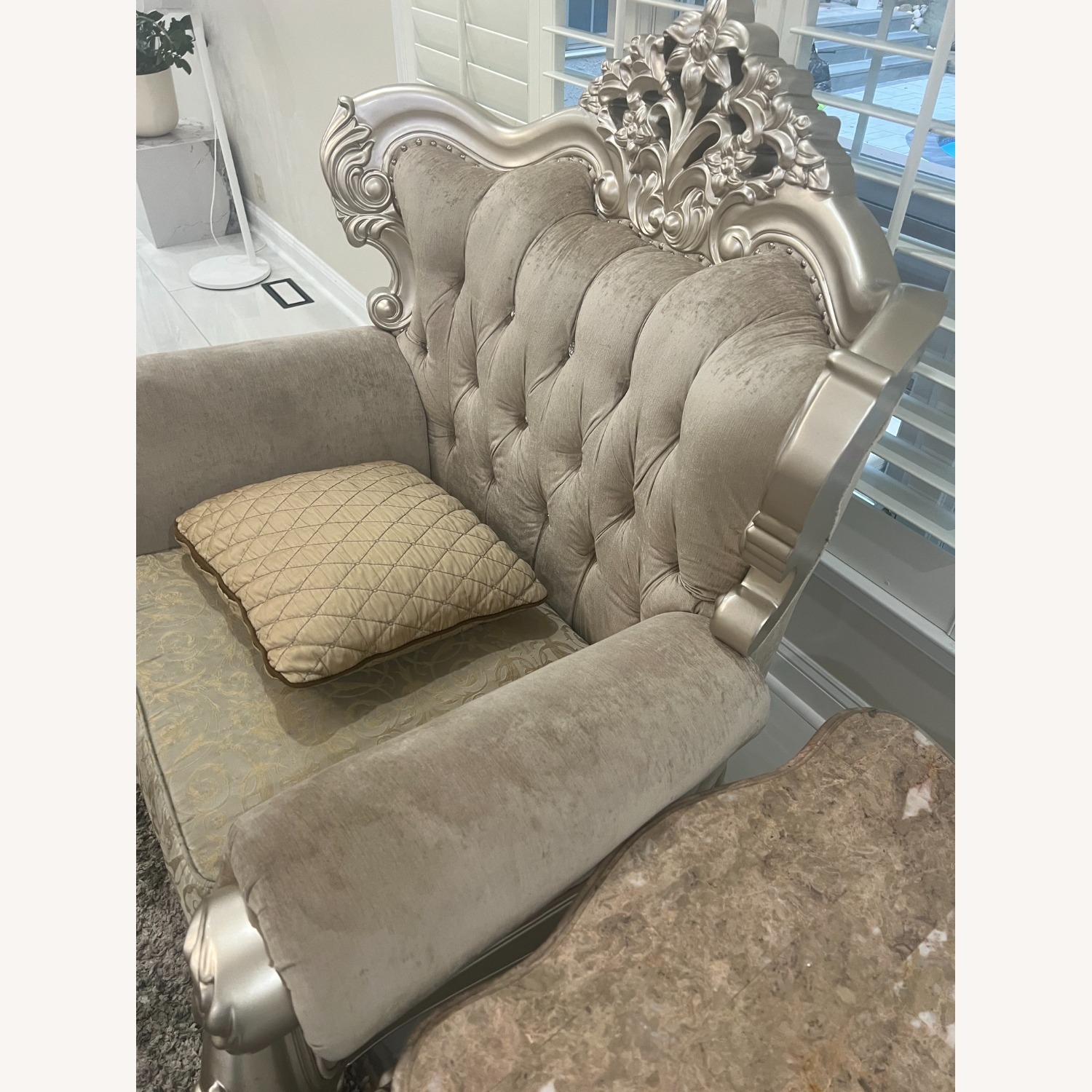 New Classic Furniture Co Loveseat - image-4