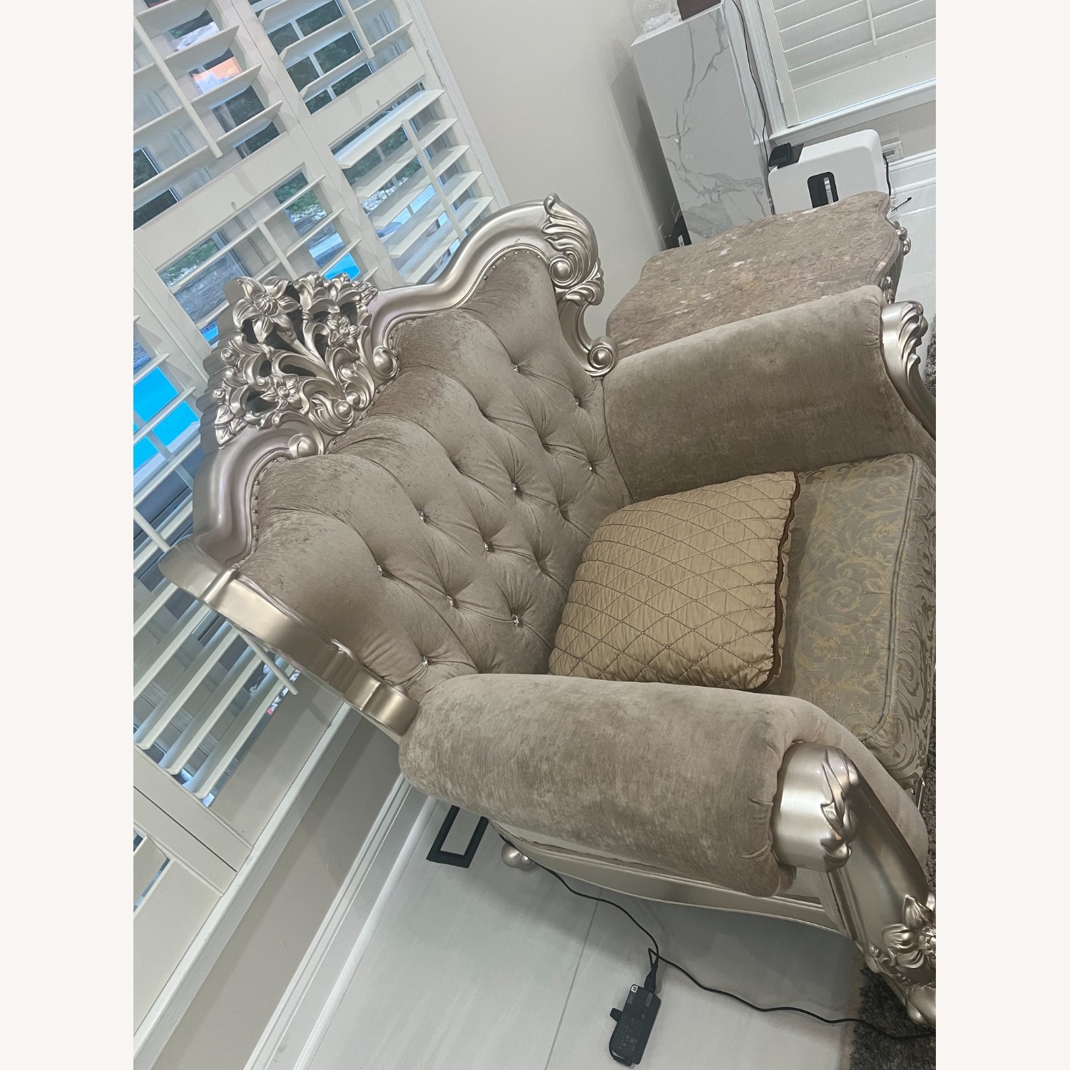 New Classic Furniture Co Loveseat - image-3