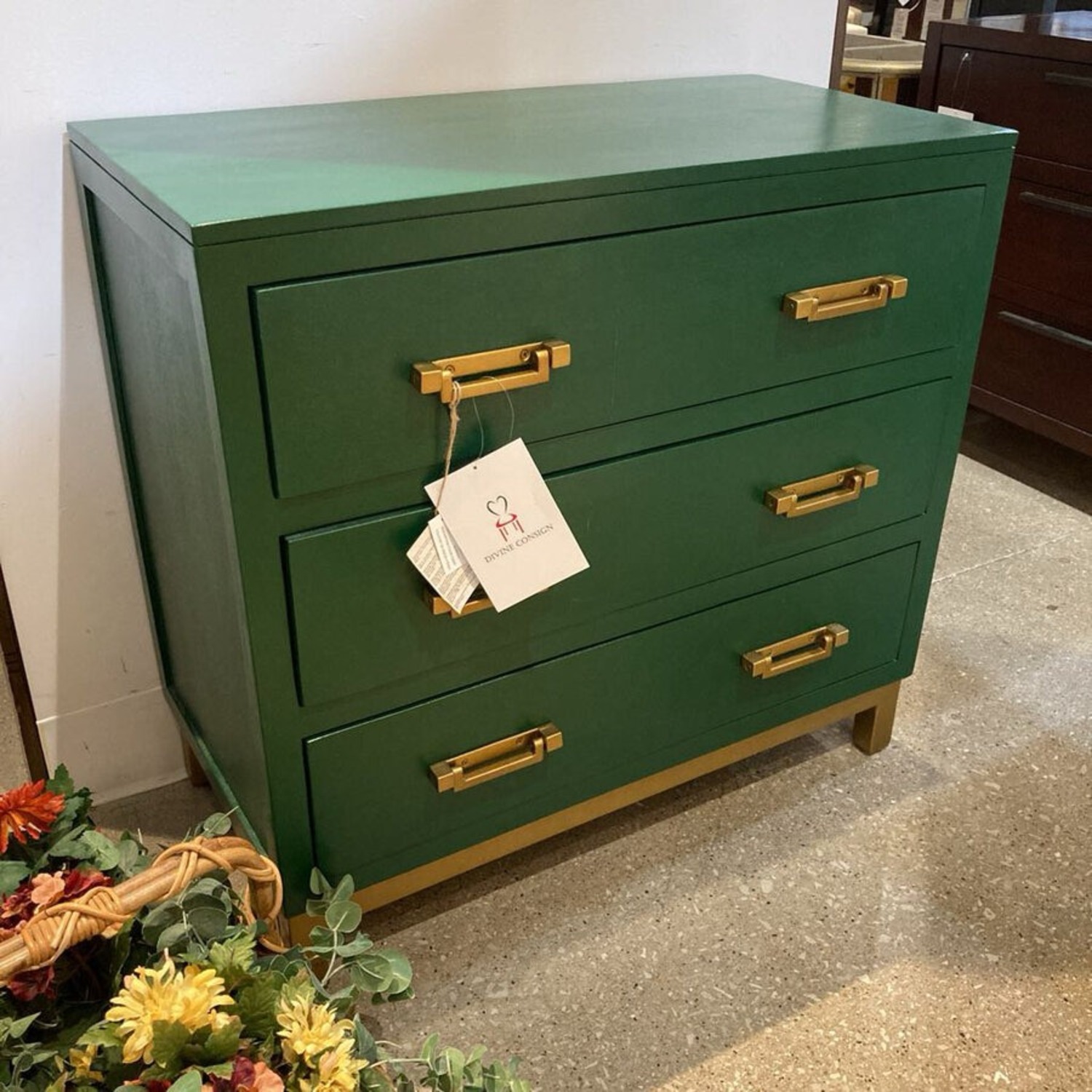 Walter E. Smithe Jade 3-Drawer Chest Dresser - image-2