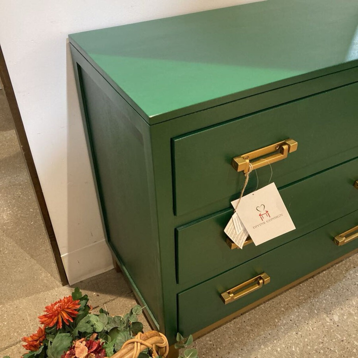 Walter E. Smithe Jade 3-Drawer Chest Dresser - image-5