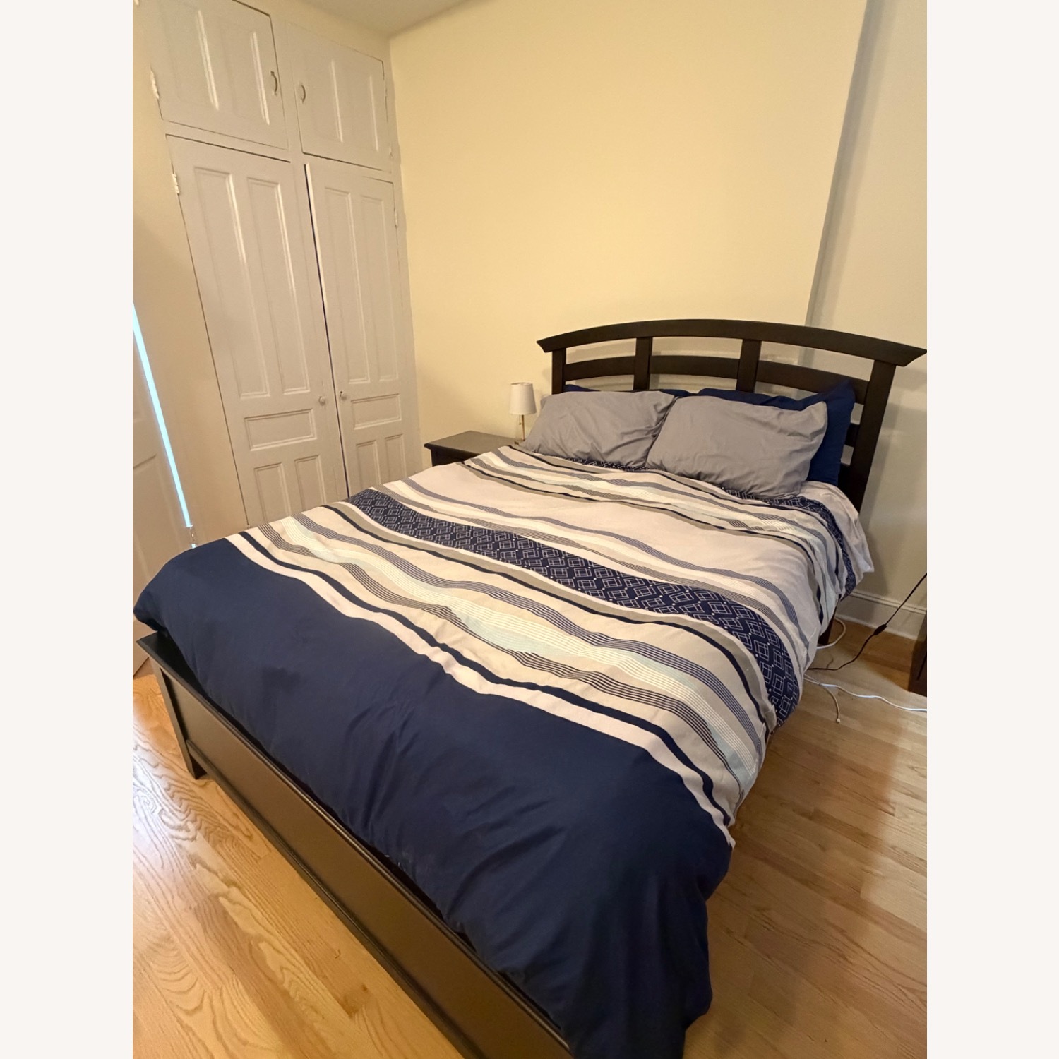 Vaughan Bassett Dark Brown Wood Queen Beds - image-2