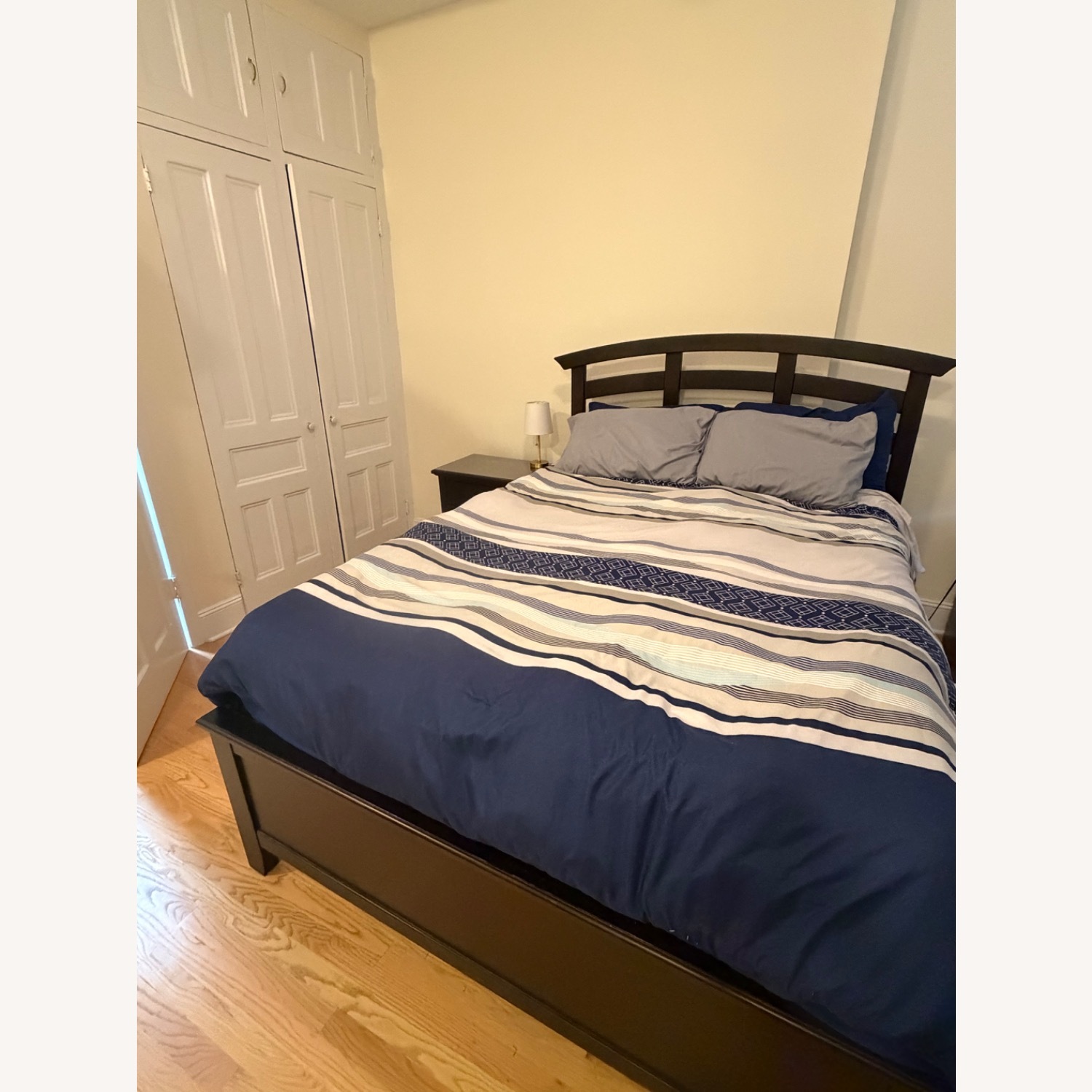 Vaughan Bassett Dark Brown Wood Queen Beds - image-3