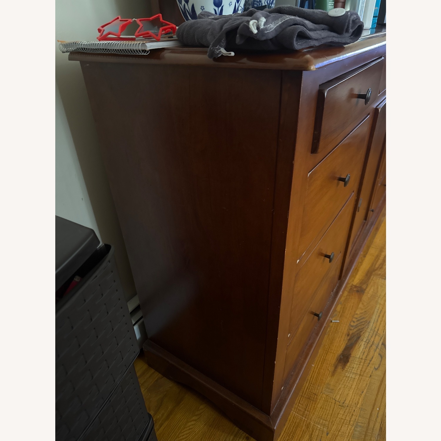 1000% Mahogany Wood Dresser - image-2