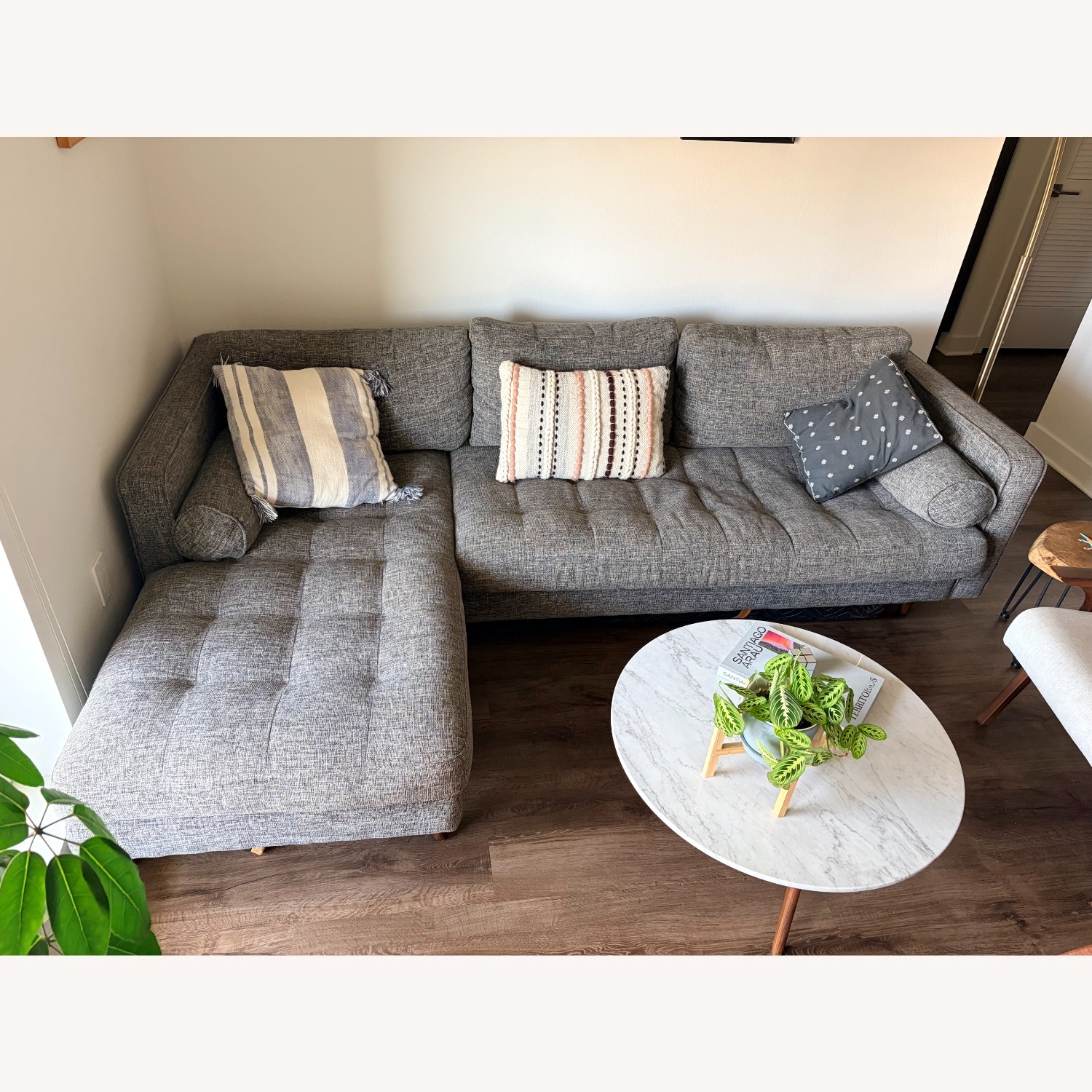 Article Sven 2-piece Sectional - image-2