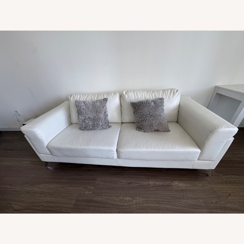 Used Excelente Sofa for sale on AptDeco
