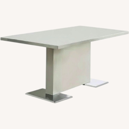 Used Rooms To Go White Dining Table for sale on AptDeco
