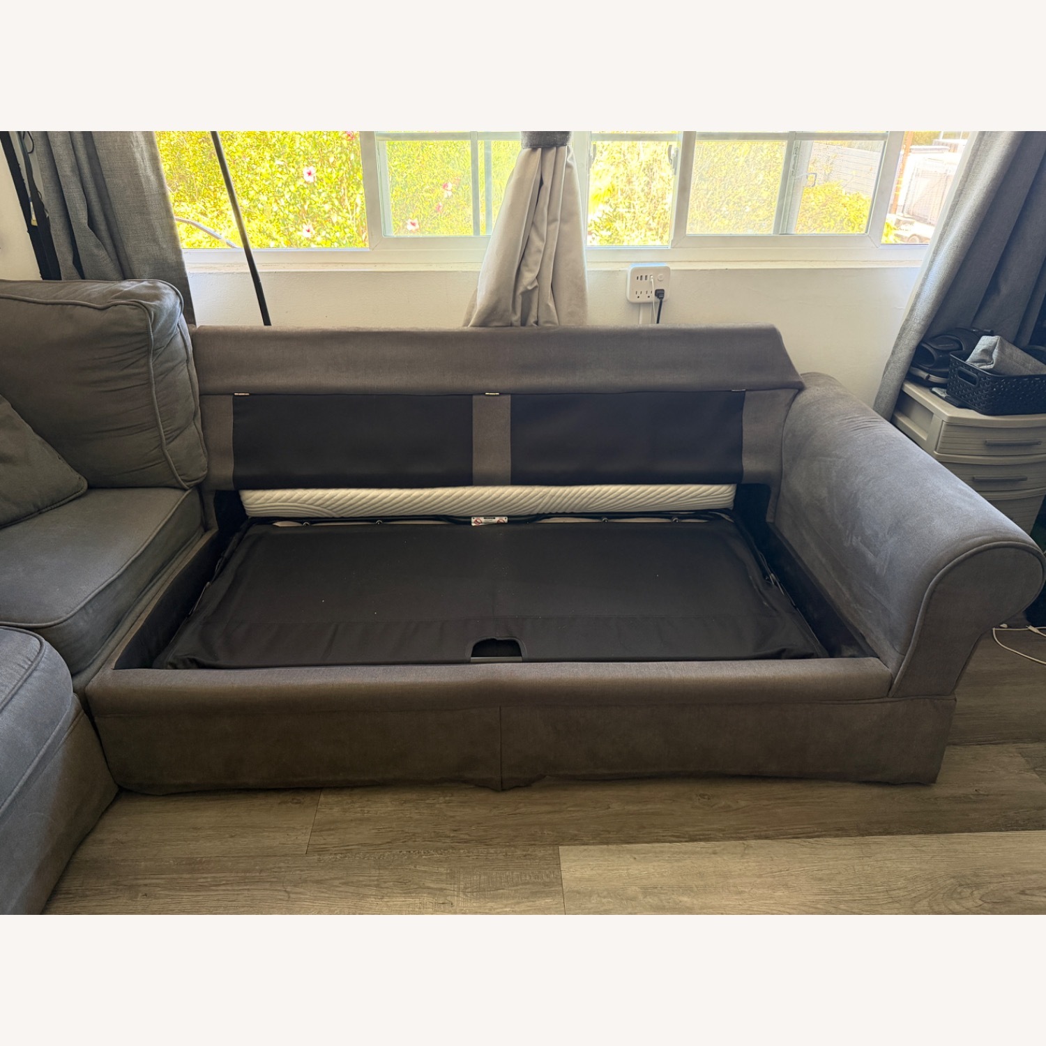 Bob's Discount Furniture Sectional+ Sleeper - image-6
