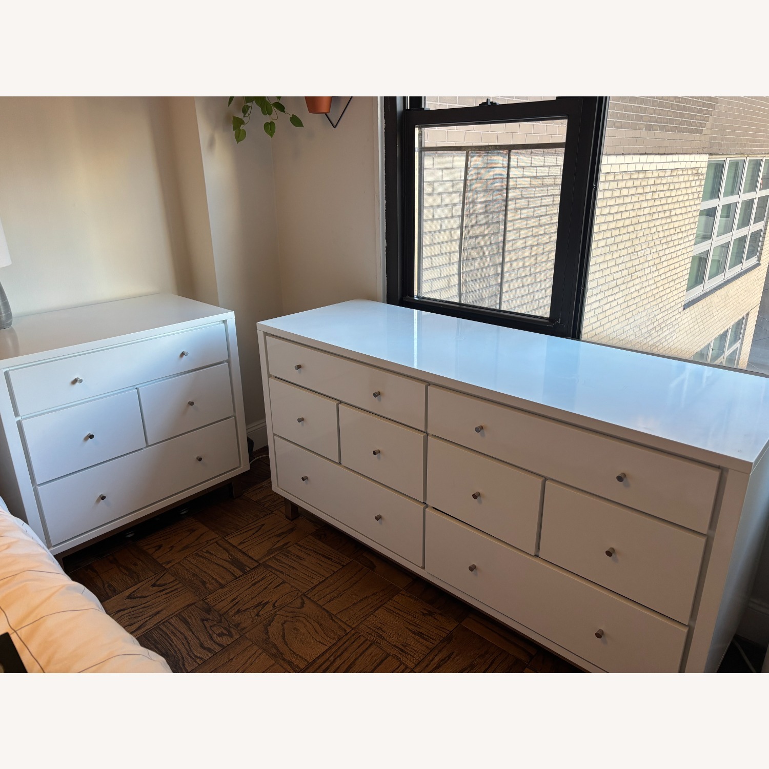 White High-Gloss Dresser - image-5