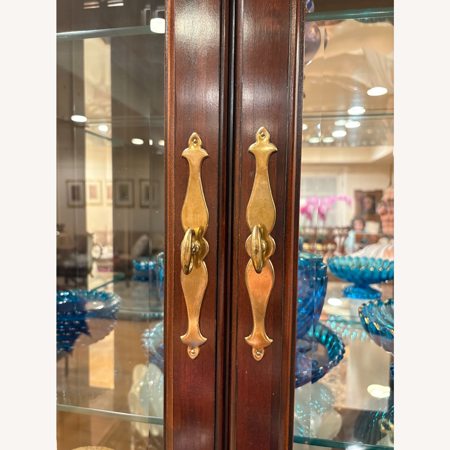 Thomasville China Cabinet Cherry Collection - image-10