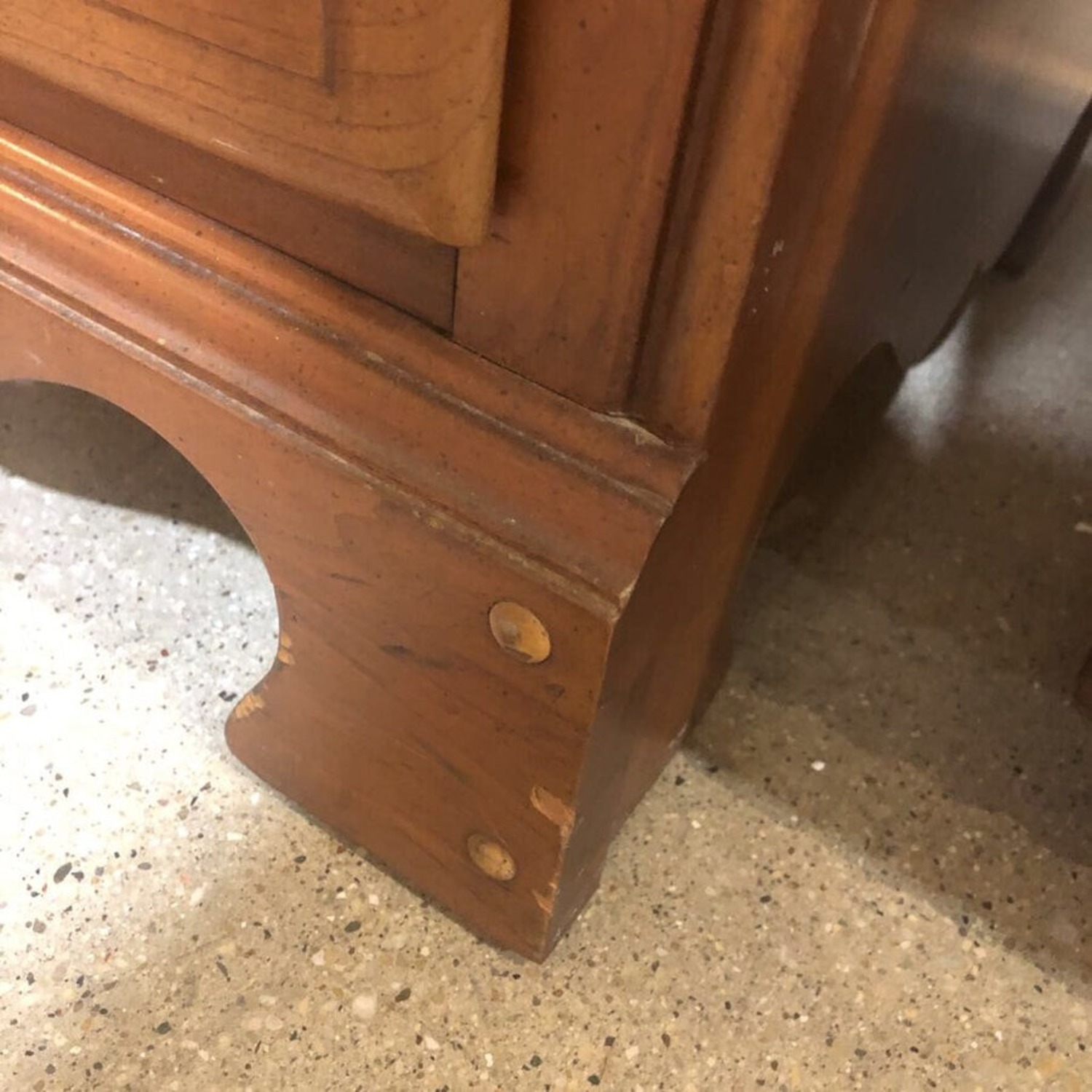Early American 8-Drawer Dresser - image-5