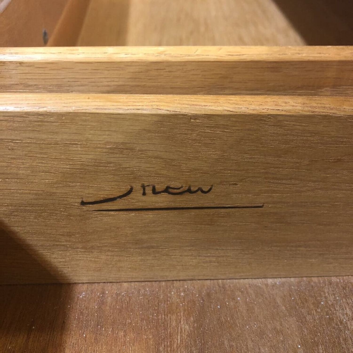Early American 8-Drawer Dresser - image-4