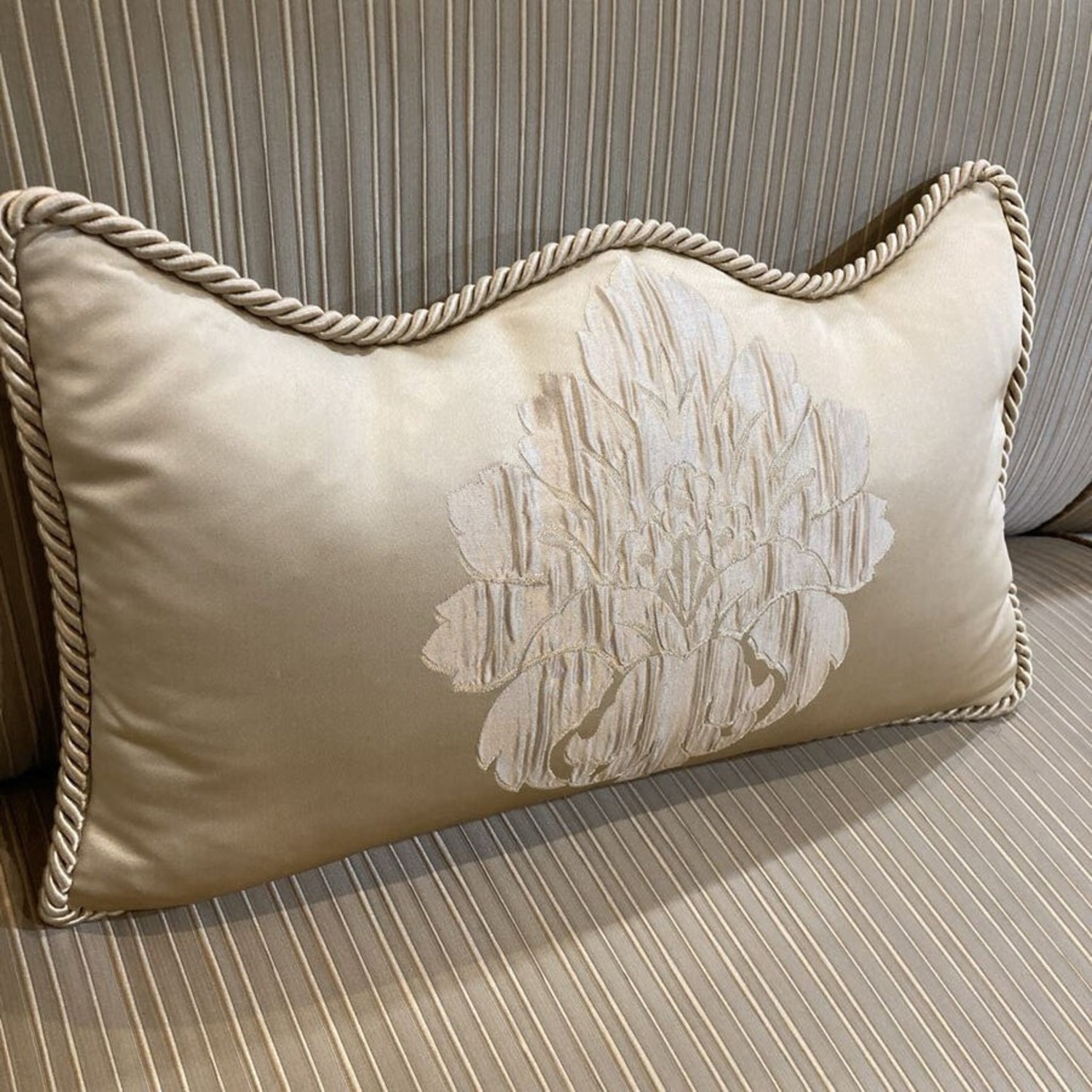 Curved Conversation Sofa - image-8