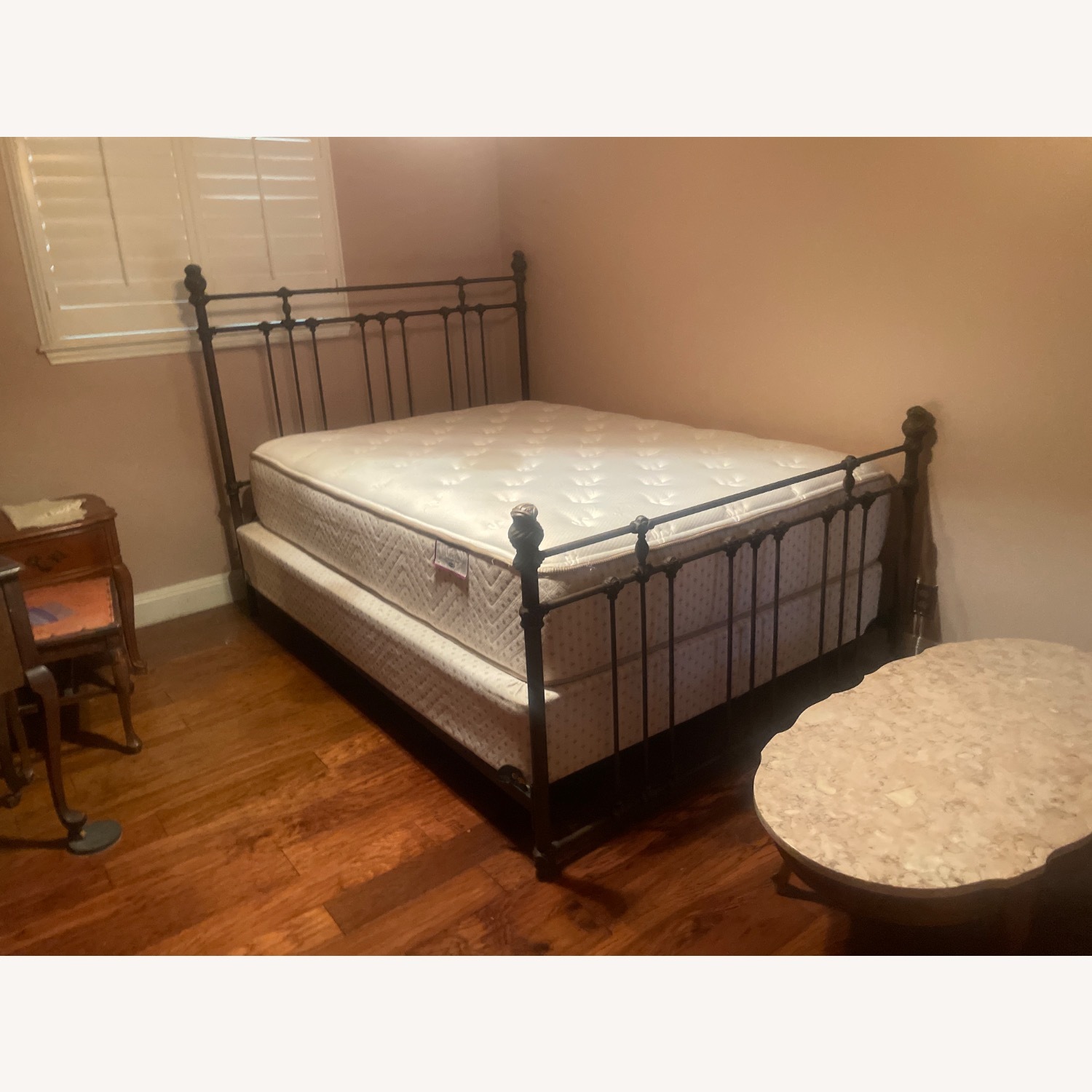 Metal Queen Bed - image-2