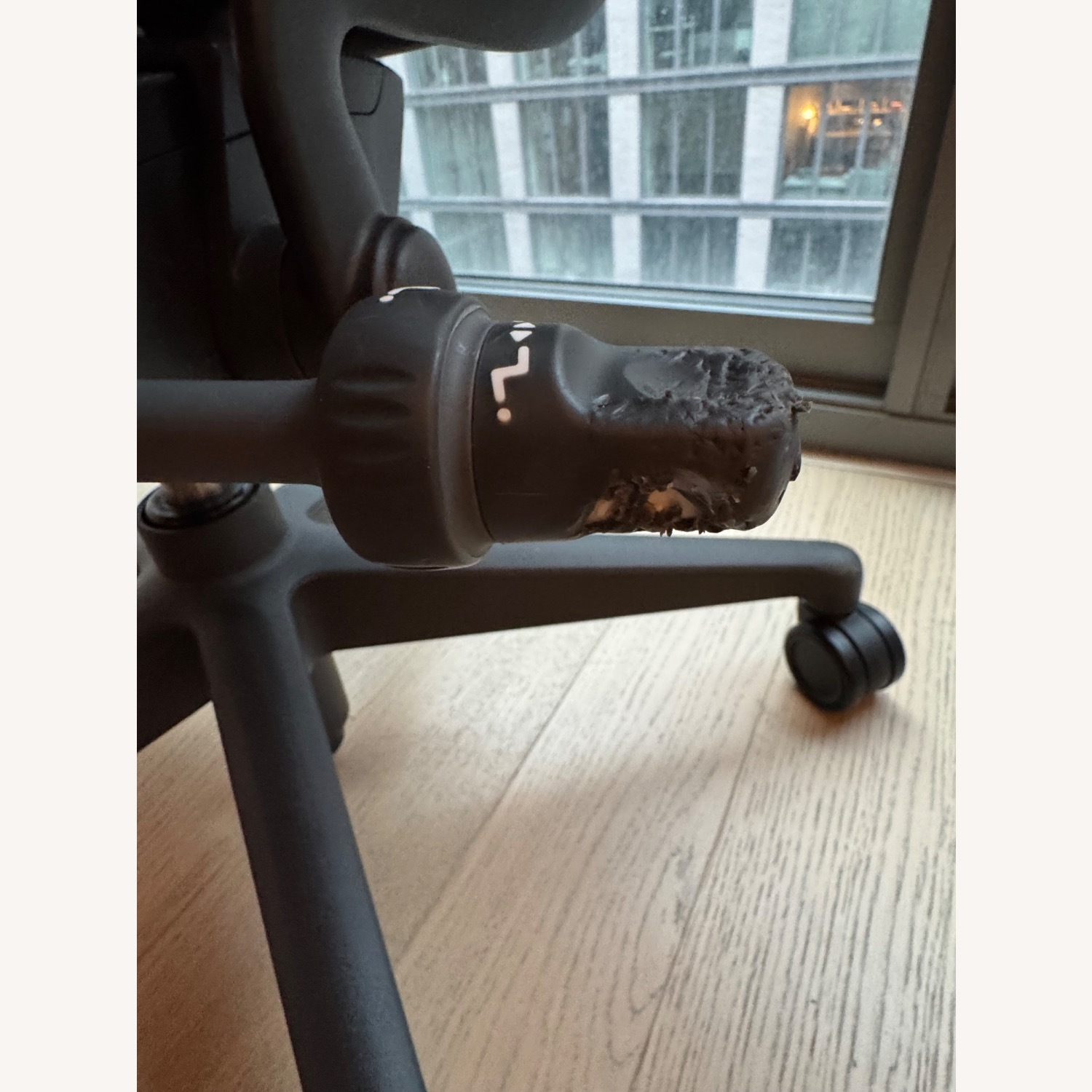 Herman Miller Aeron Office Chair - image-4