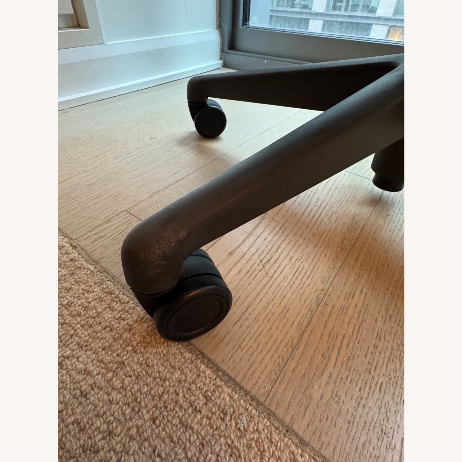 Herman Miller Aeron Office Chair - image-6