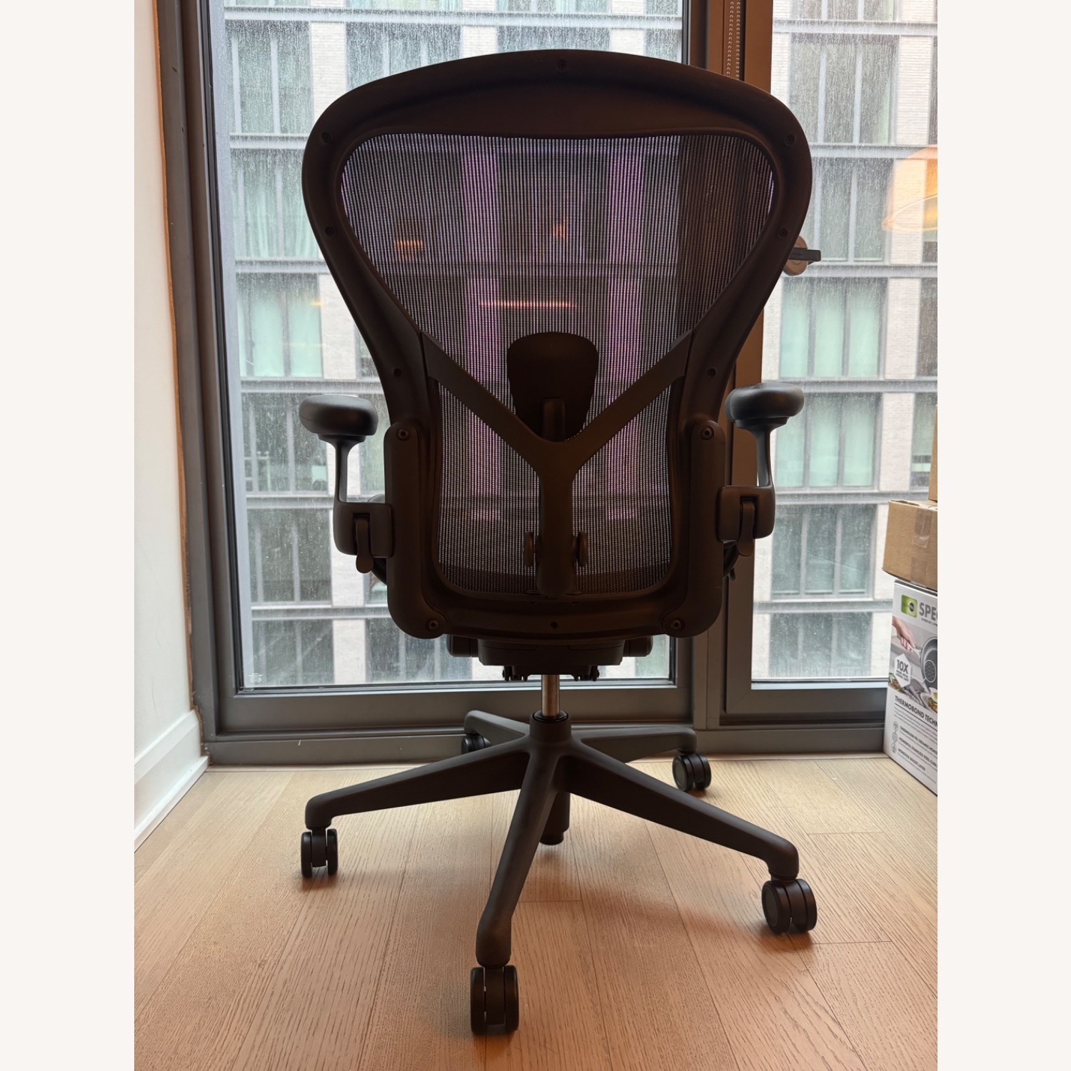 Herman Miller Aeron Office Chair - image-7
