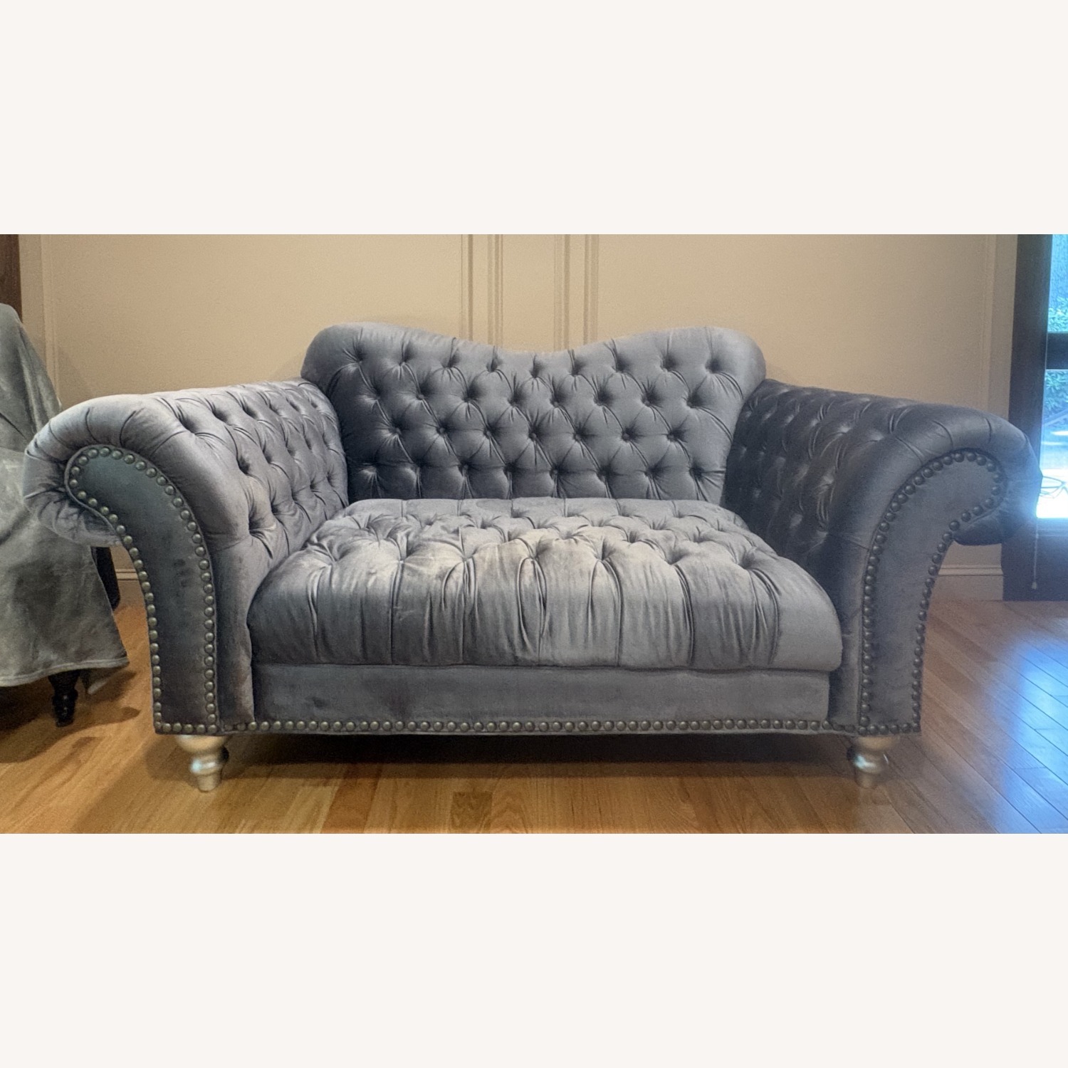 Vie Boutique Victorian Silver Loveseat - image-2