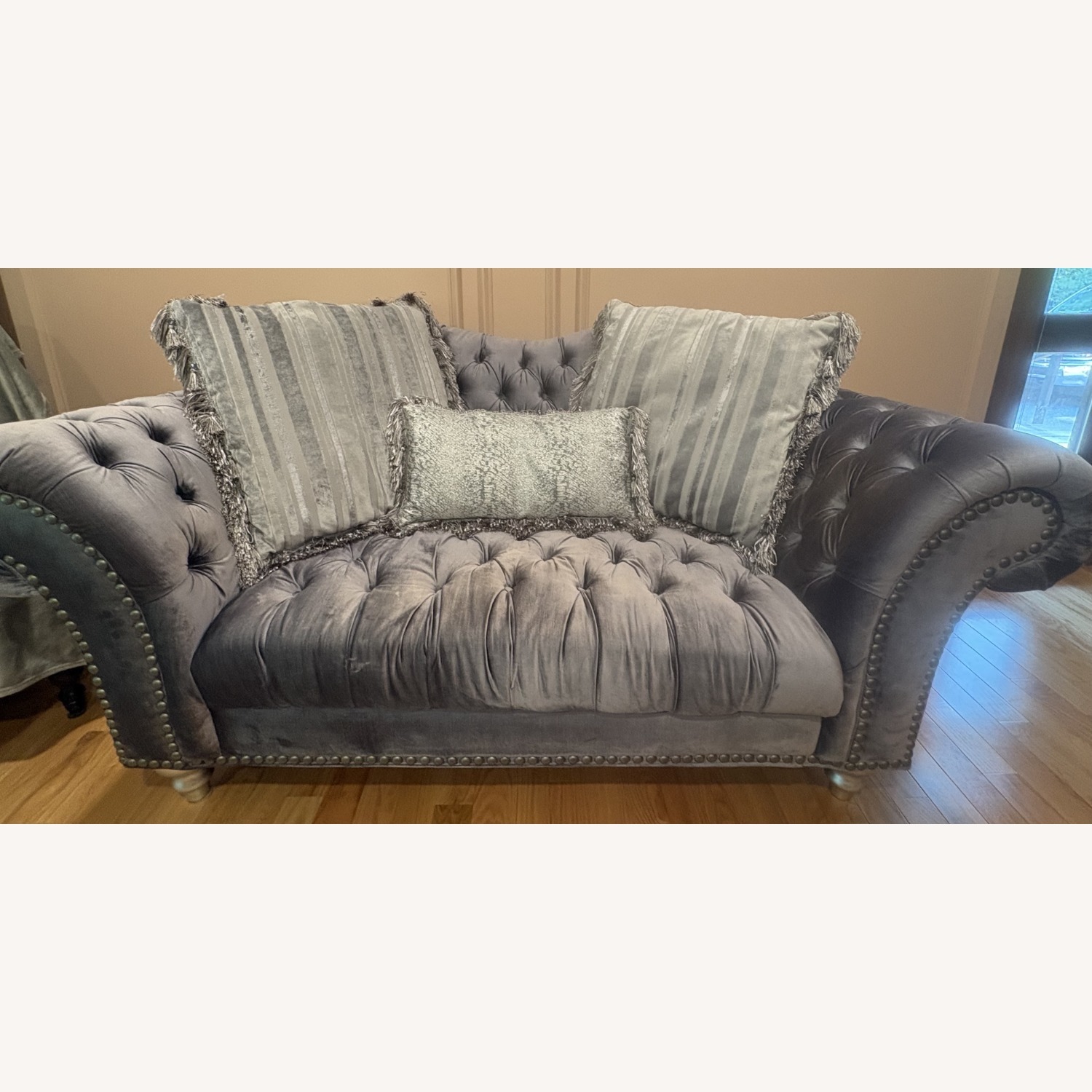 Vie Boutique Victorian Silver Loveseat - image-1