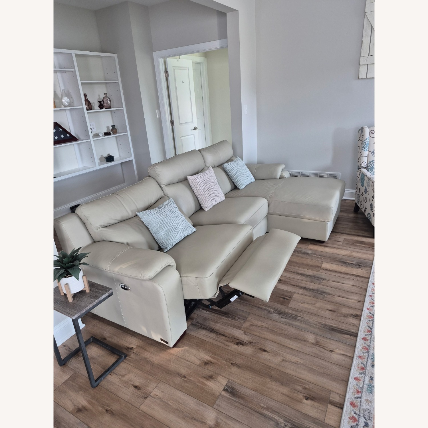 Natuzzi Estaremos Light Gray Leather Chaise Lounge - image-2