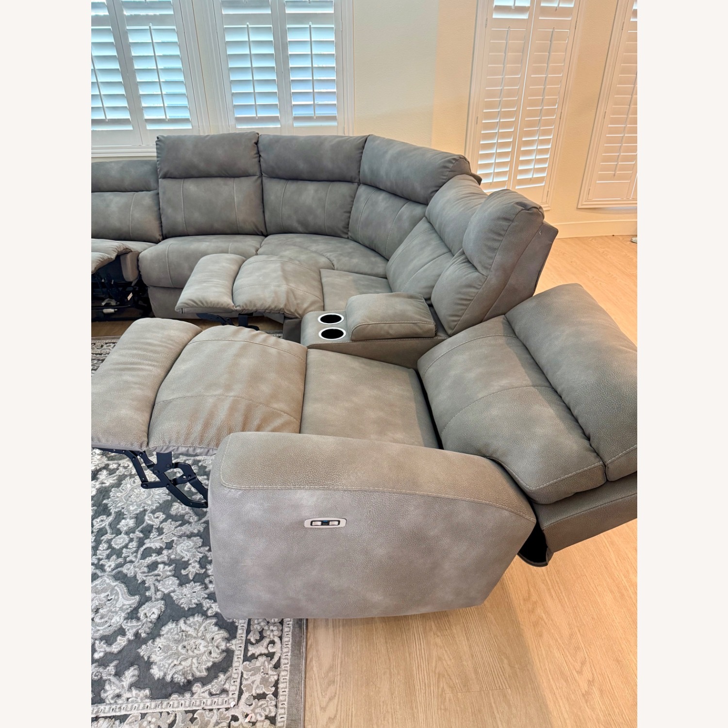6-piece sectional Performance Reclining Couch - image-11