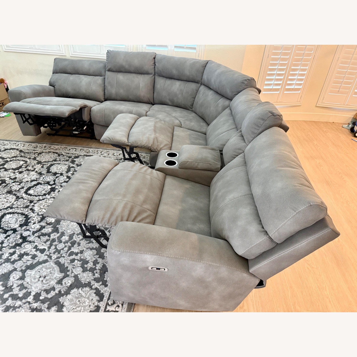 6-piece sectional Performance Reclining Couch - image-10