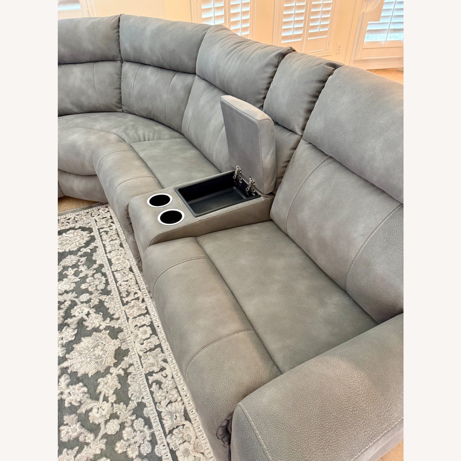 6-piece sectional Performance Reclining Couch - image-4